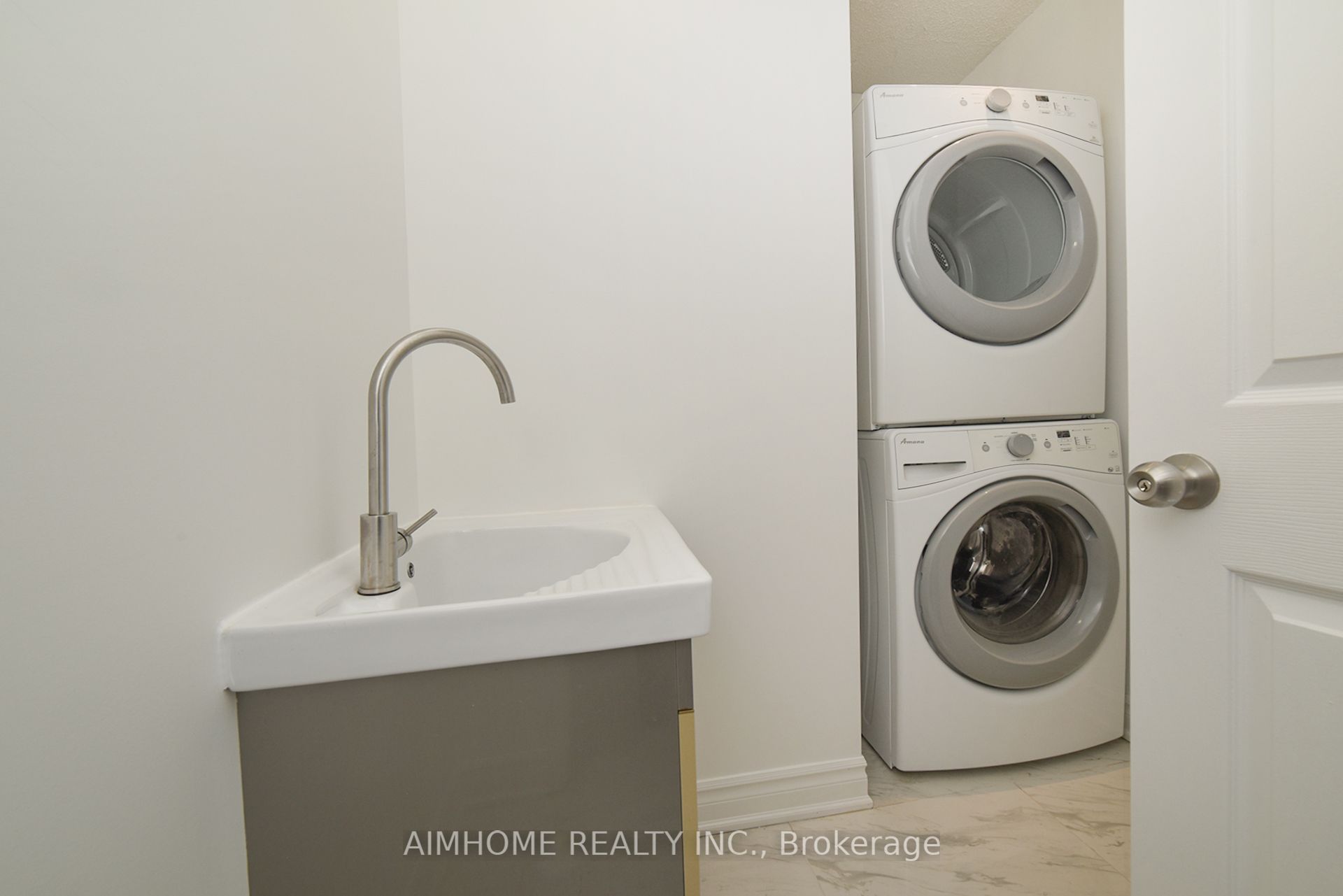 213 Hupfield Trail Property Photo 9