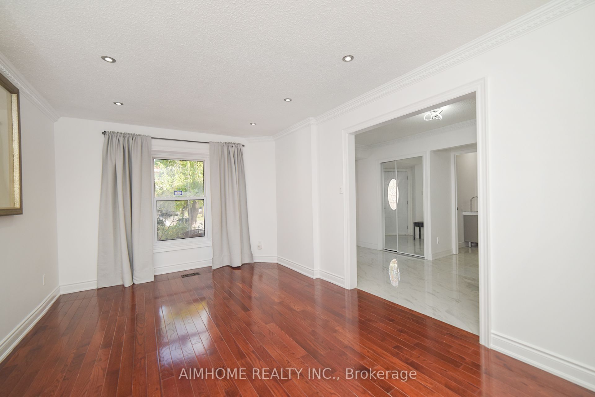 213 Hupfield Trail Property Photo 10