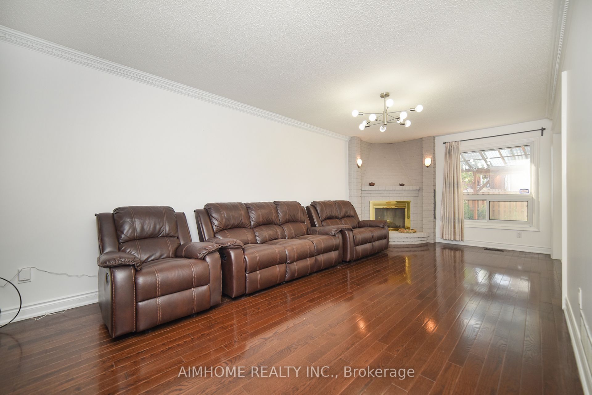 213 Hupfield Trail Property Photo 16