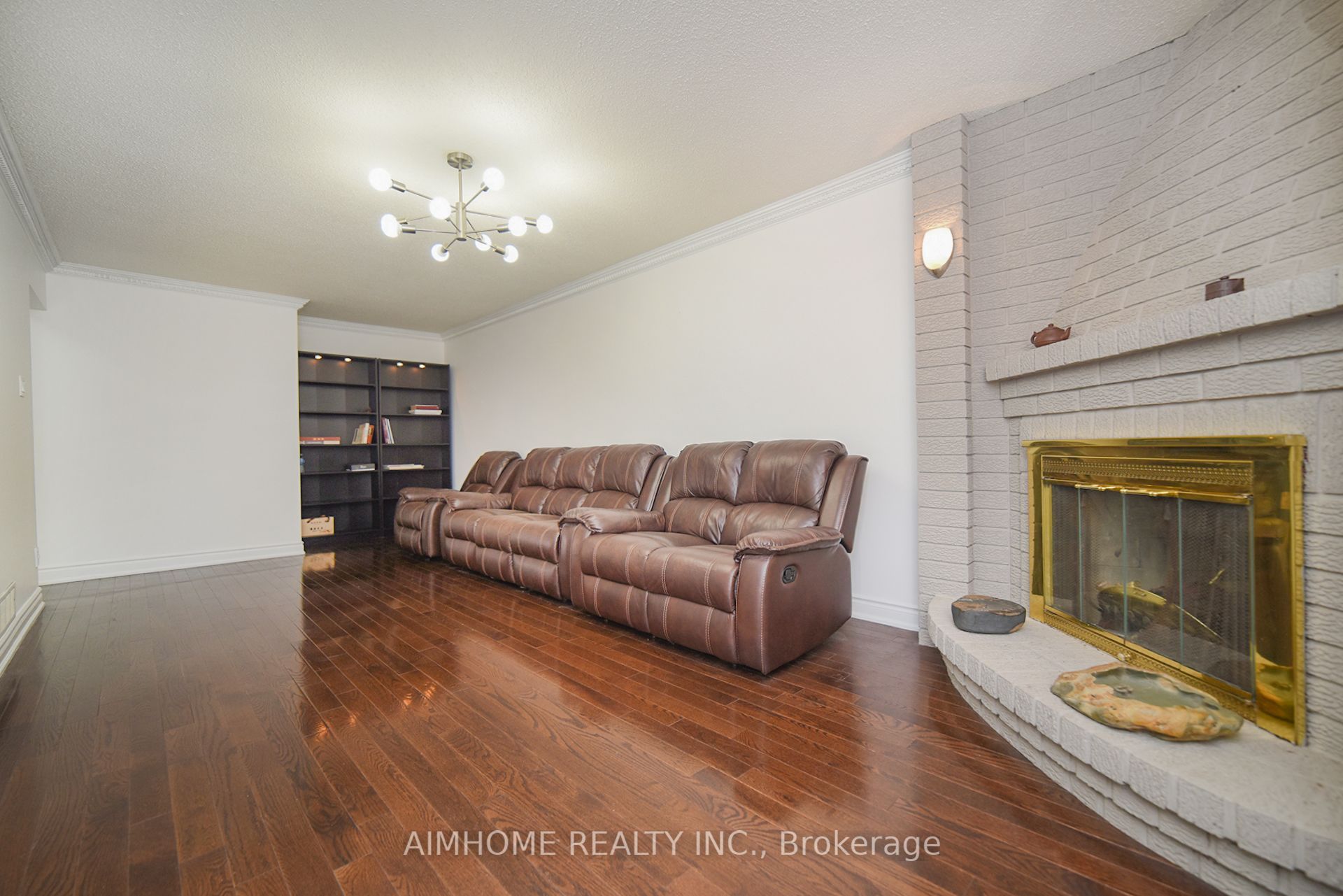 213 Hupfield Trail Property Photo 17