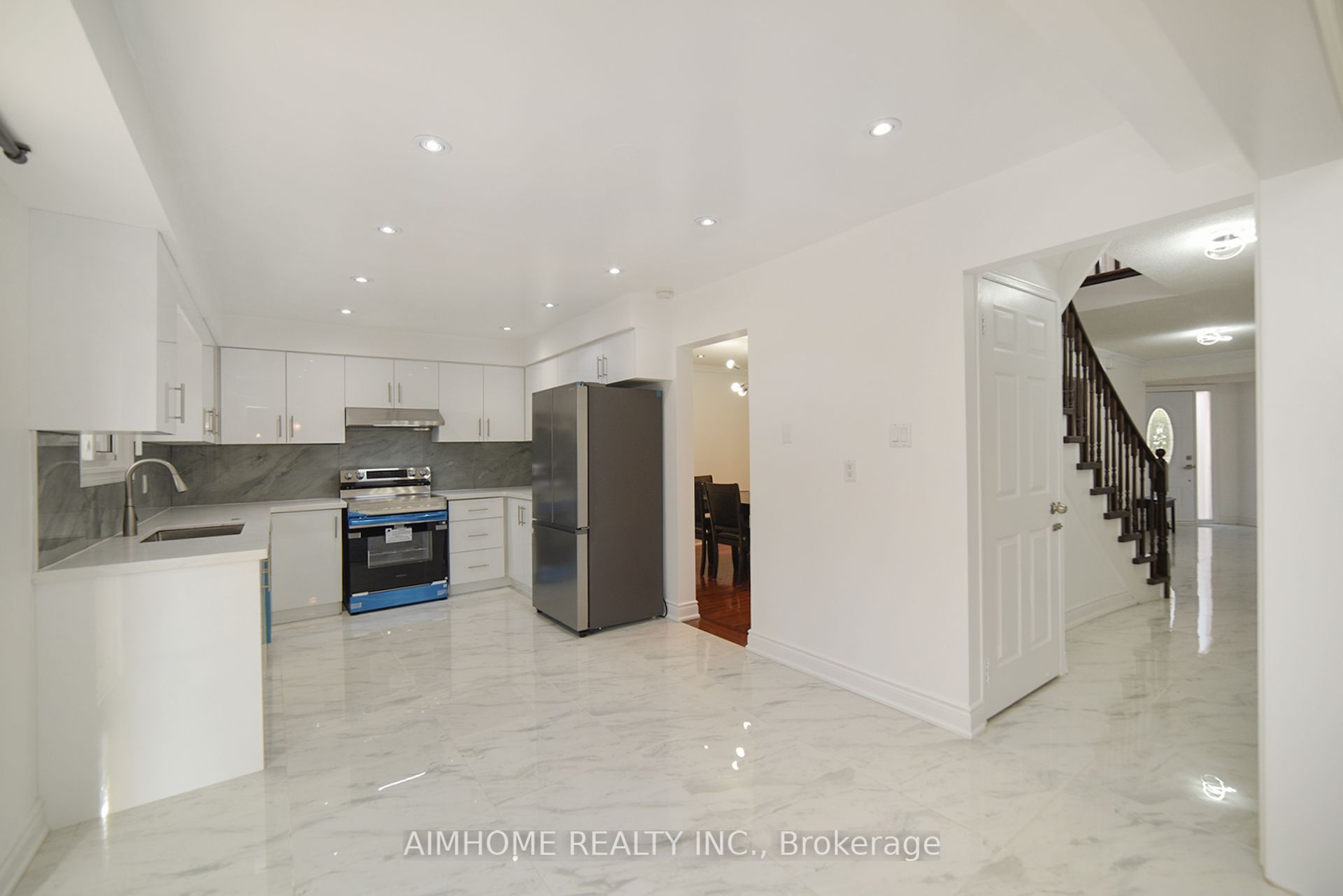 213 Hupfield Trail Property Photo 18