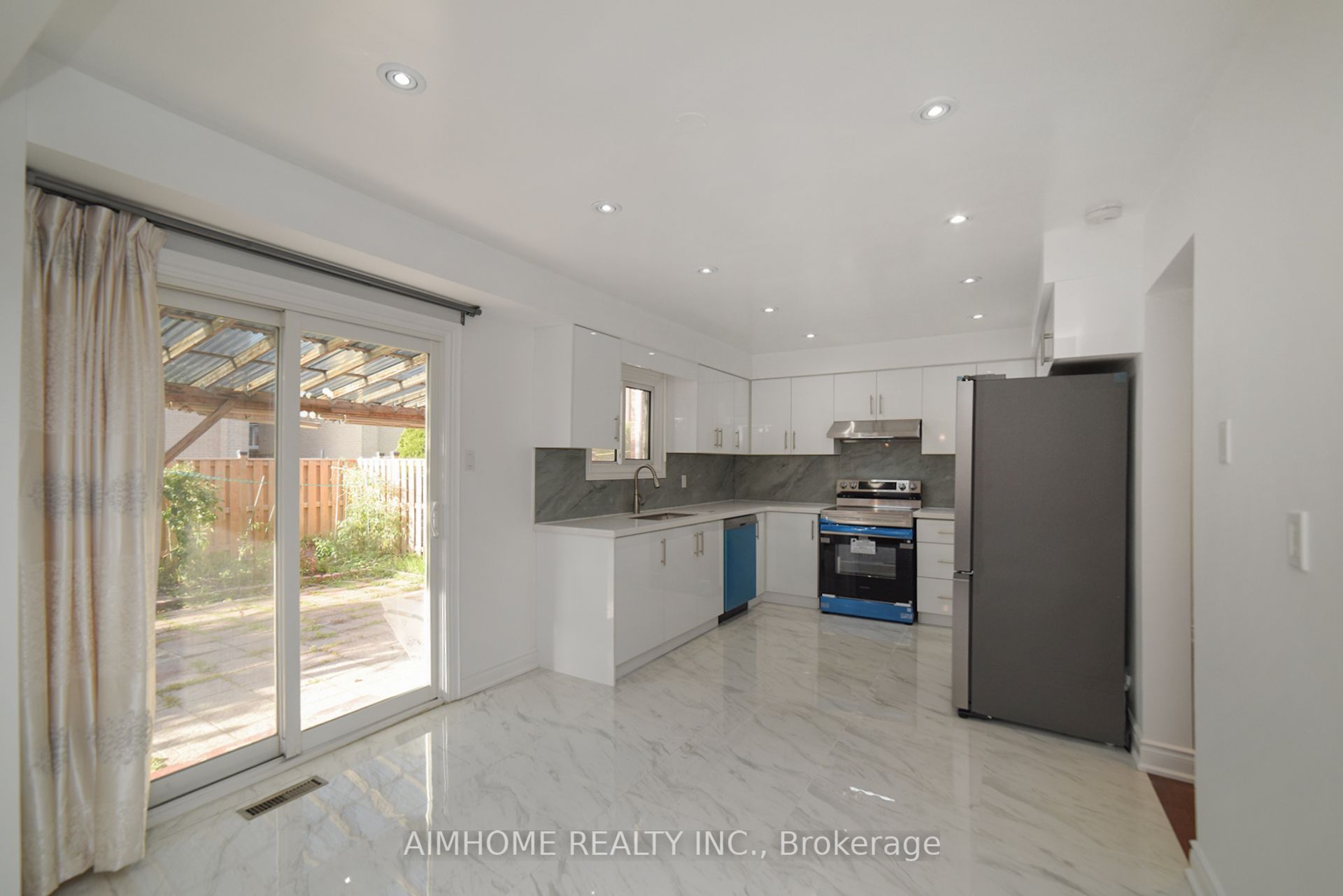 213 Hupfield Trail Property Photo 20