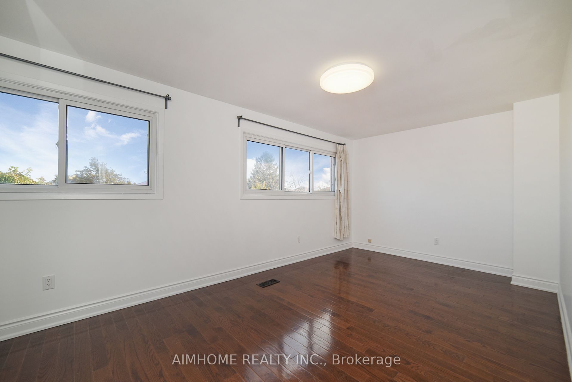 213 Hupfield Trail Property Photo 26