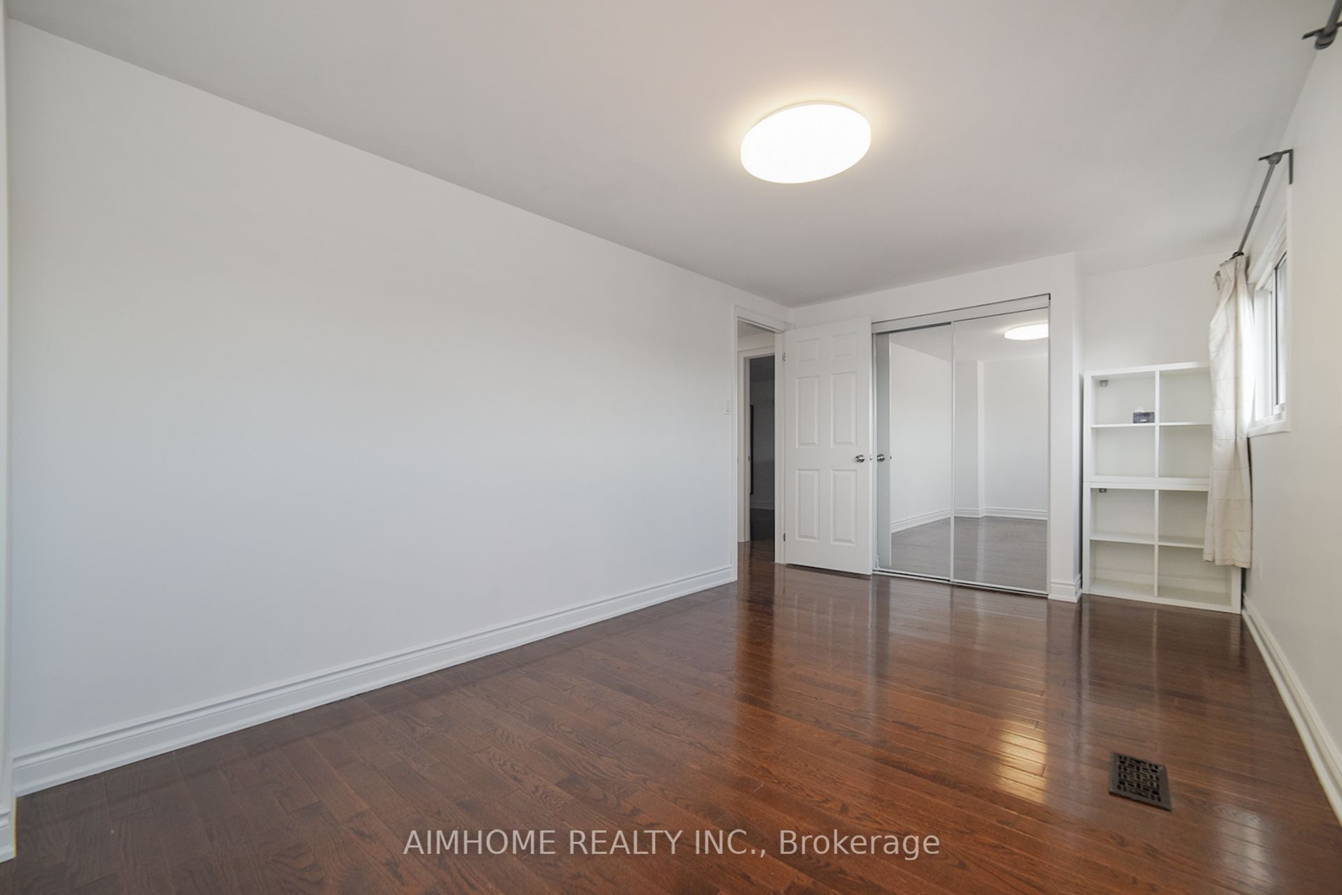 213 Hupfield Trail Property Photo 27