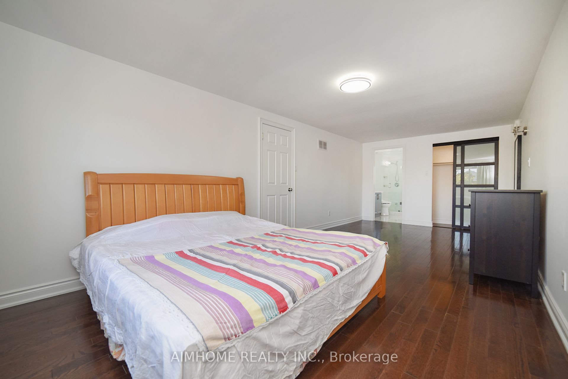 213 Hupfield Trail Property Photo 28