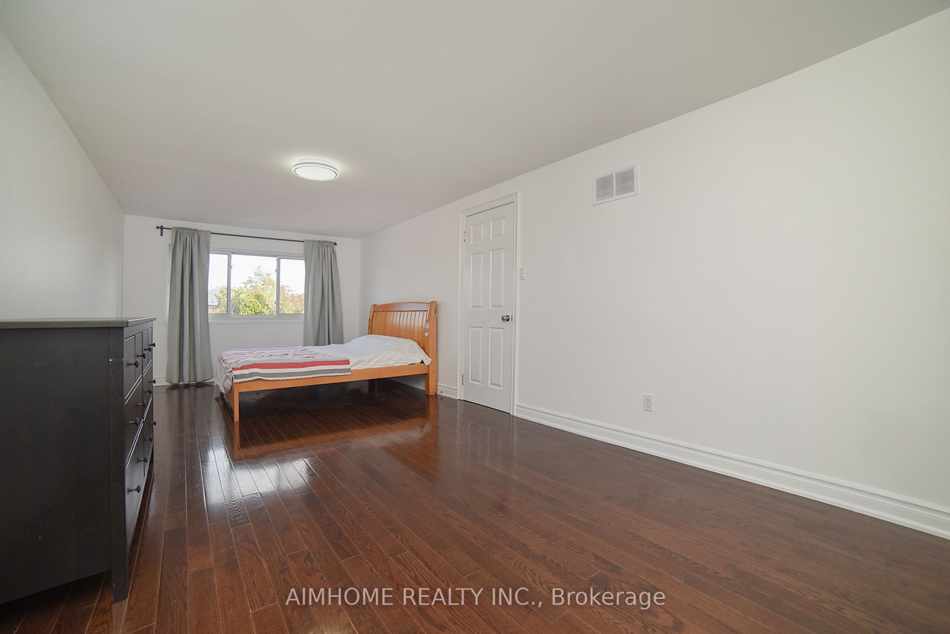 213 Hupfield Trail Property Photo 29