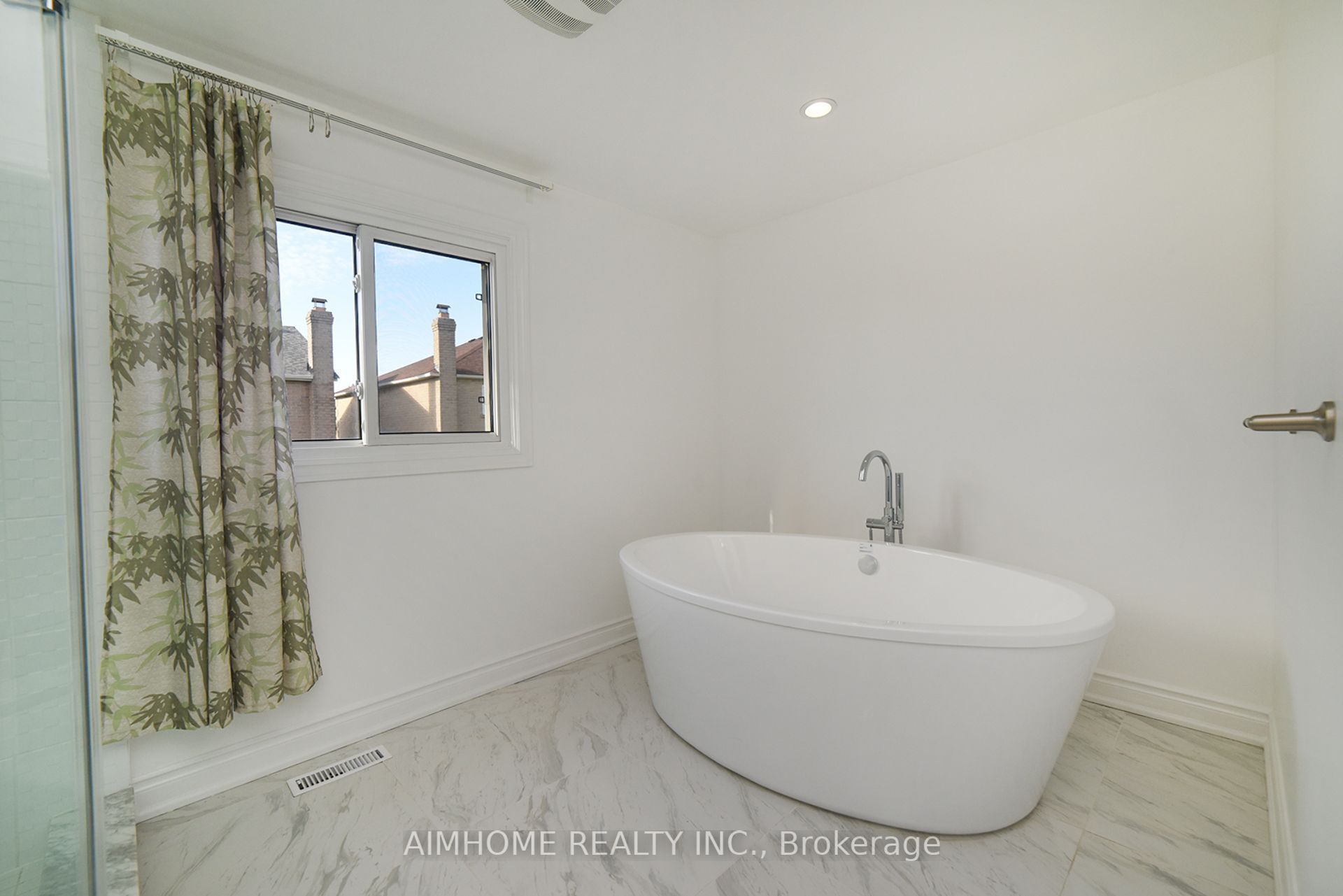 213 Hupfield Trail Property Photo 31