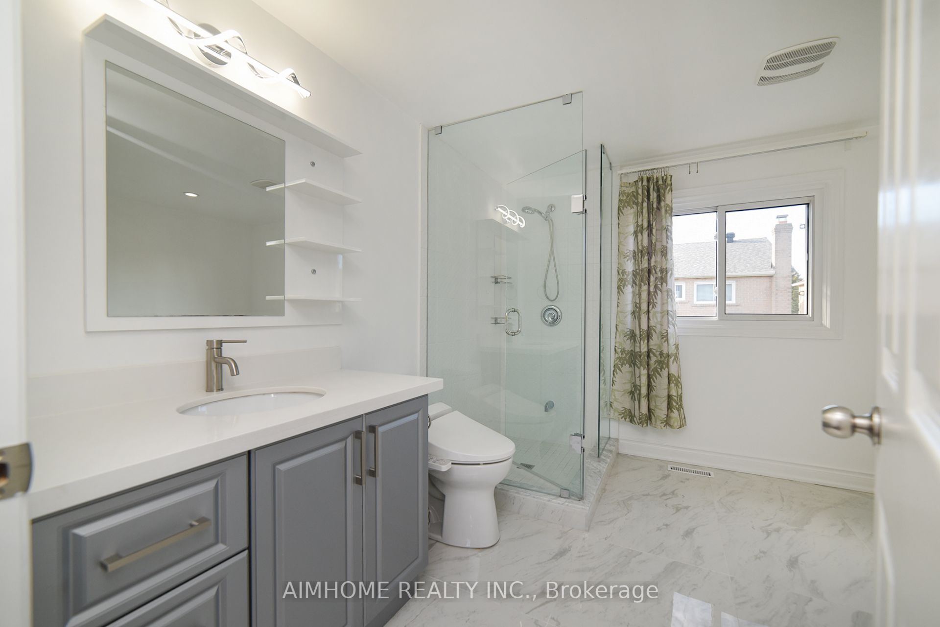 213 Hupfield Trail Property Photo 32