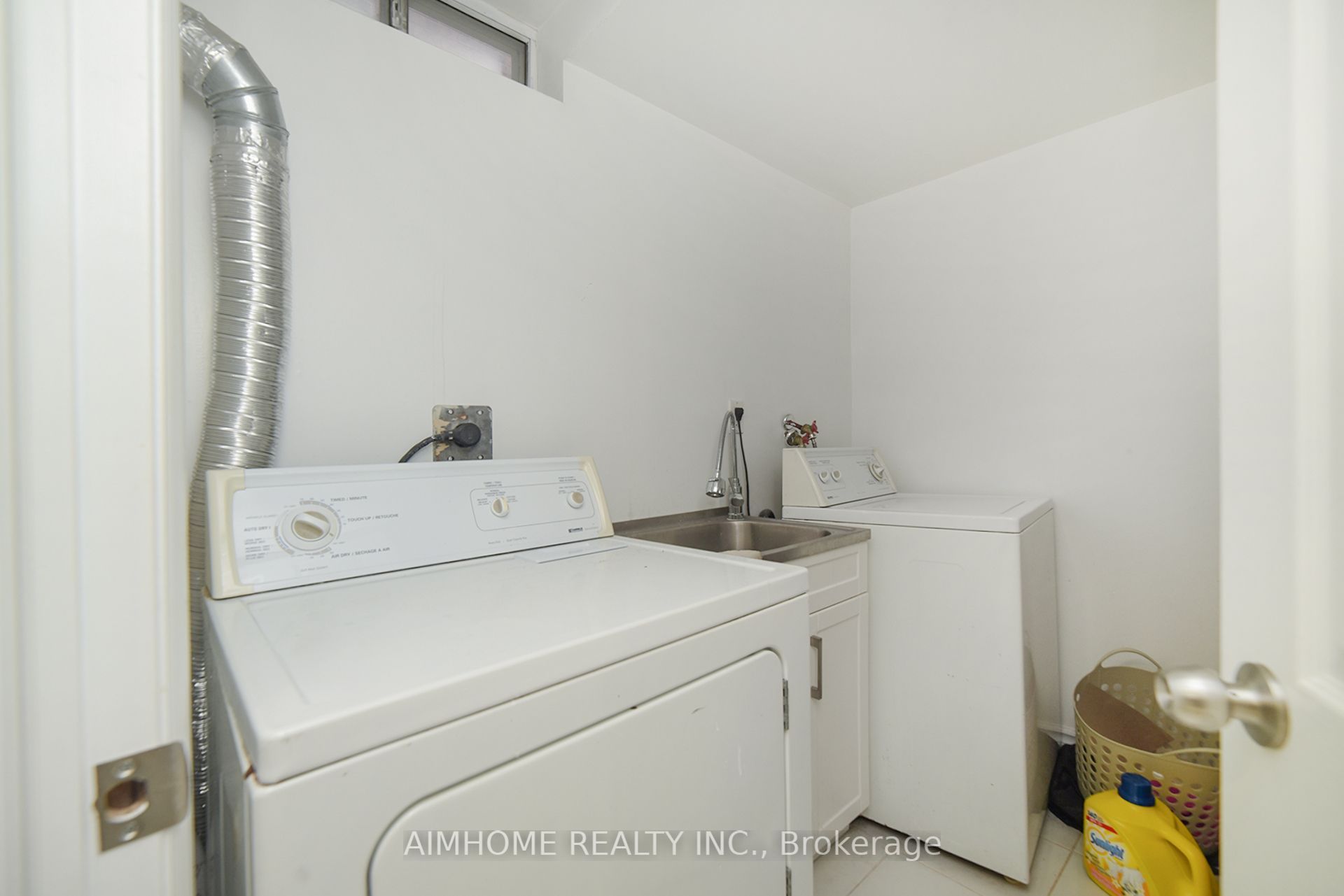 213 Hupfield Trail Property Photo 35