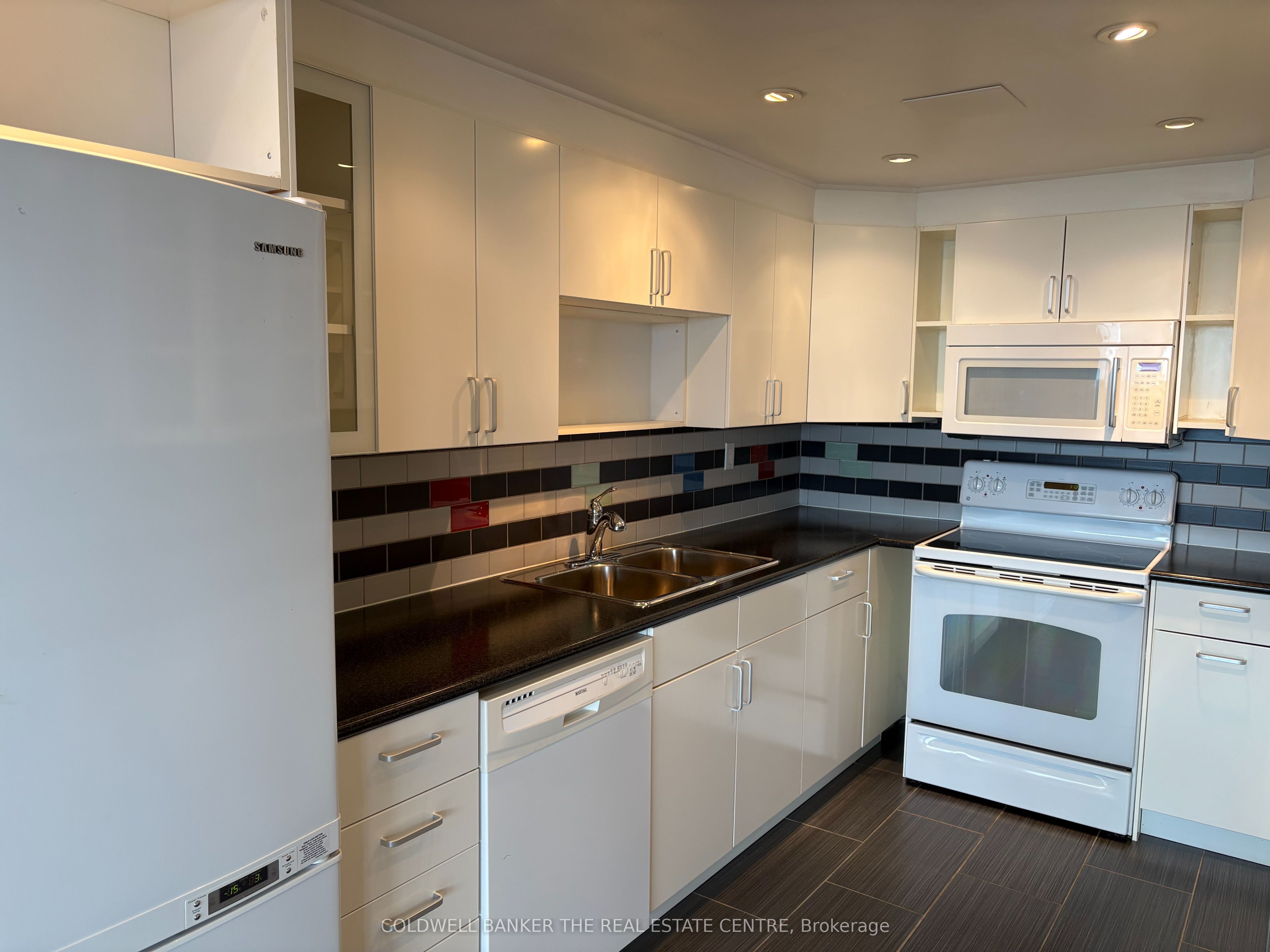 121 Ling Road 1211 Property Photo 5