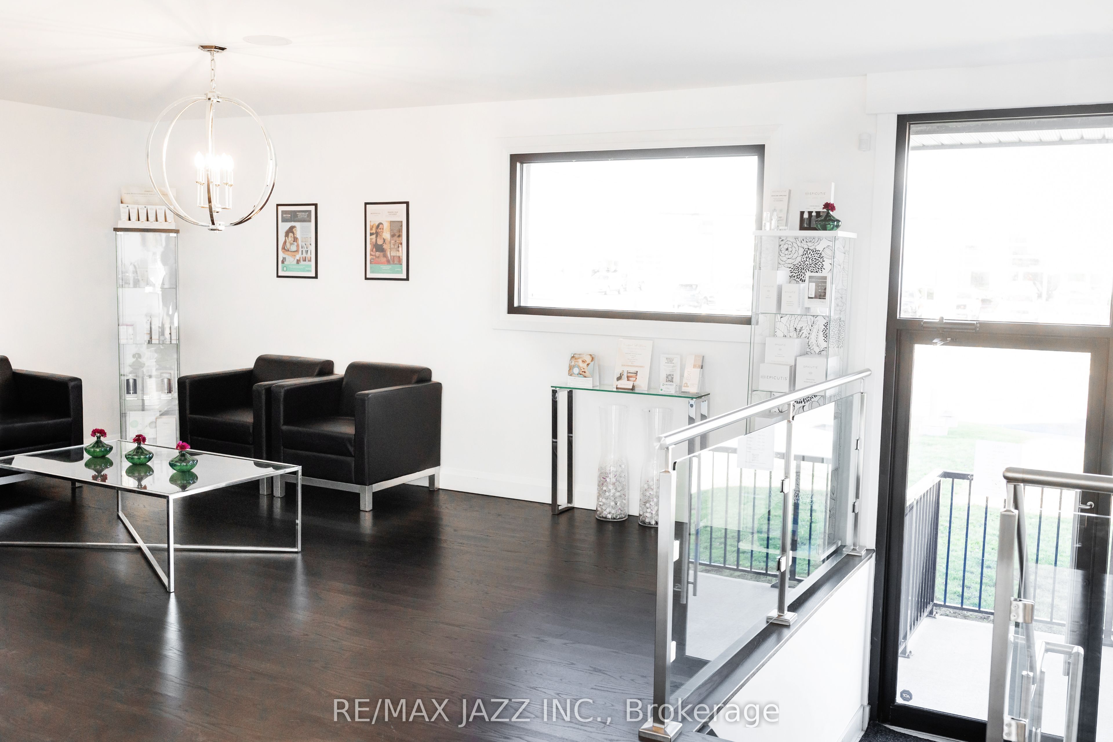 1533 Dundas Street E Property Photo 4
