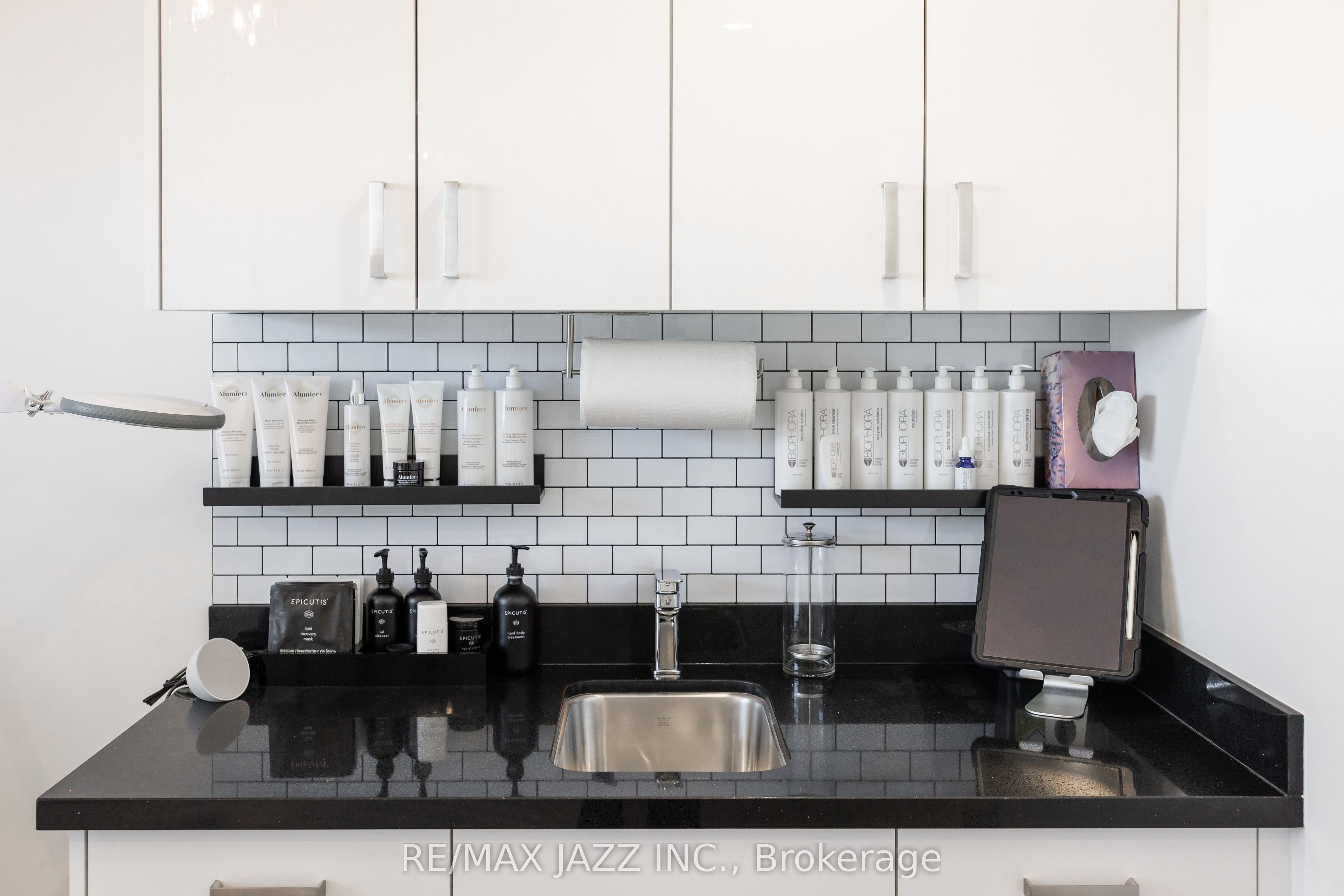 1533 Dundas Street E Property Photo 7