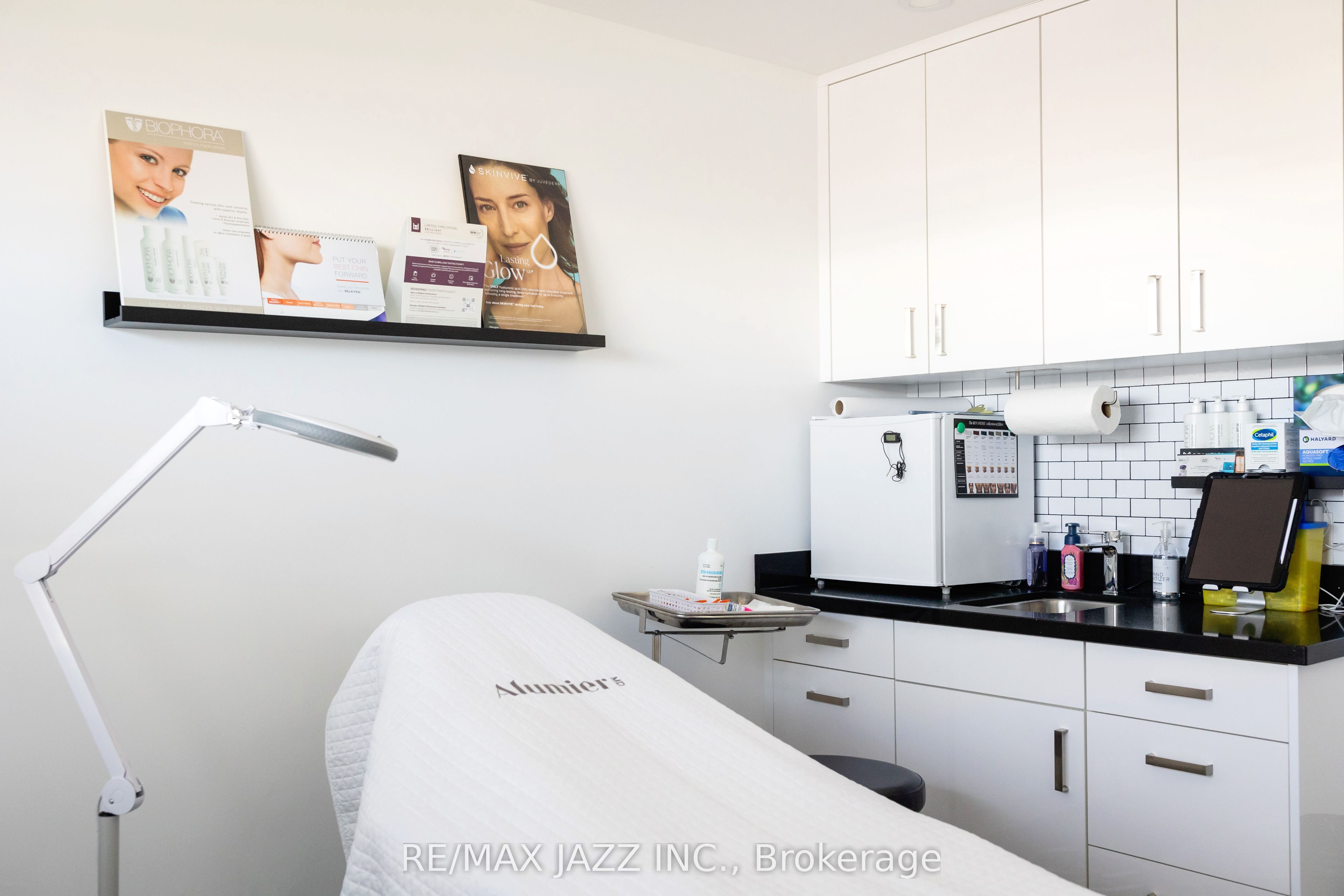 1533 Dundas Street E Property Photo 10