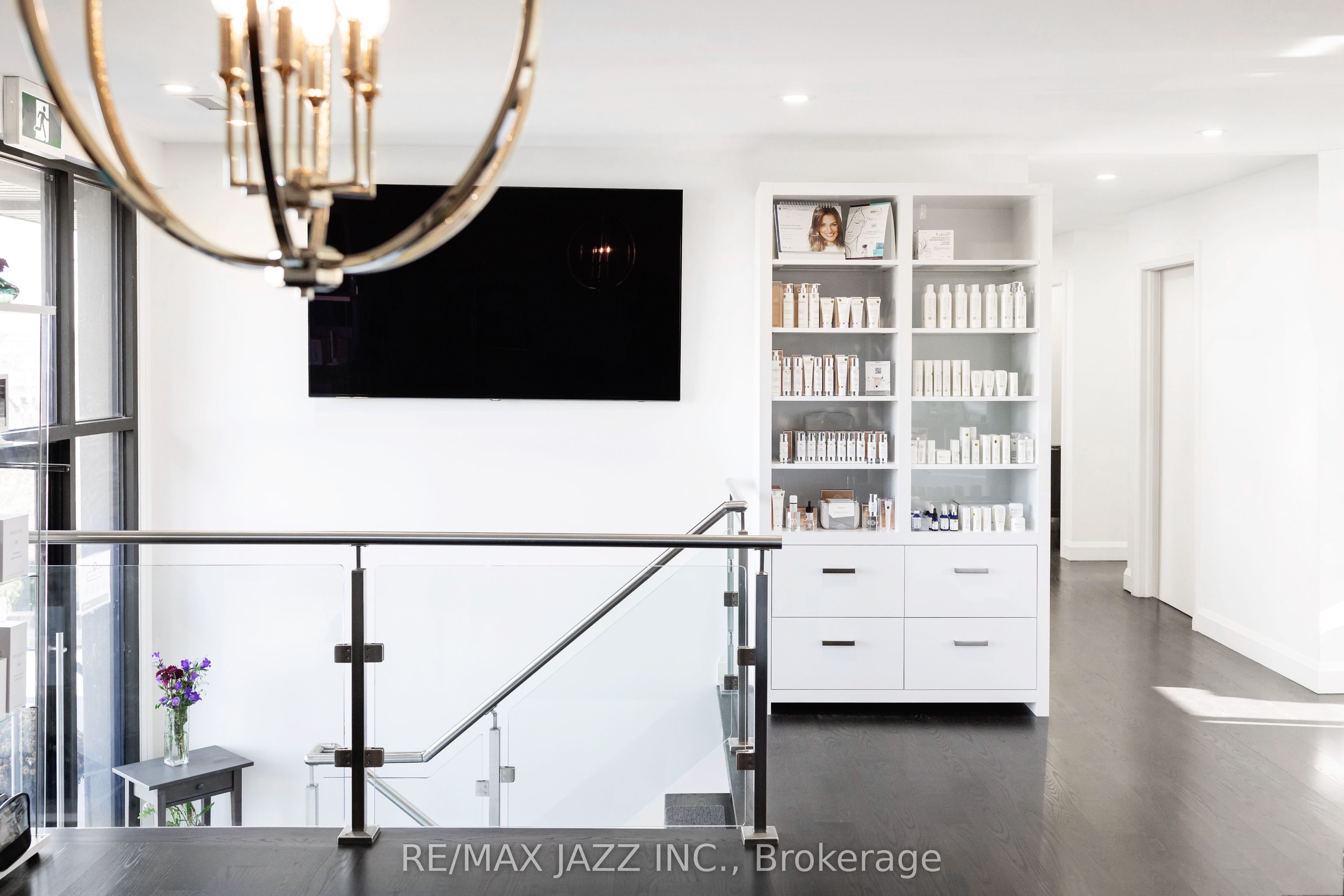 1533 Dundas Street E Property Photo 12