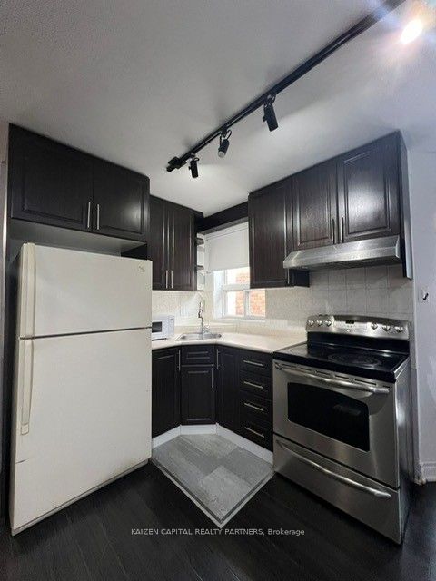 2637 Eglinton Avenue E Property Photo 3