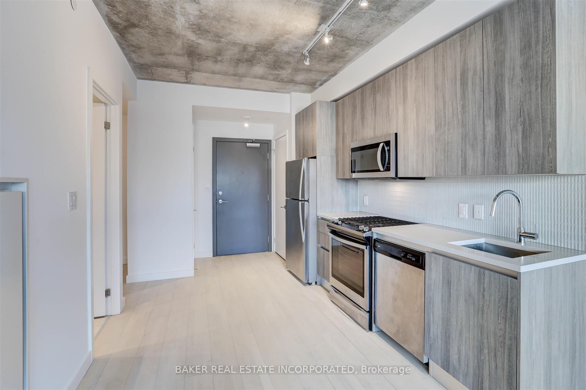 246 Logan Avenue 310 Property Photo 6