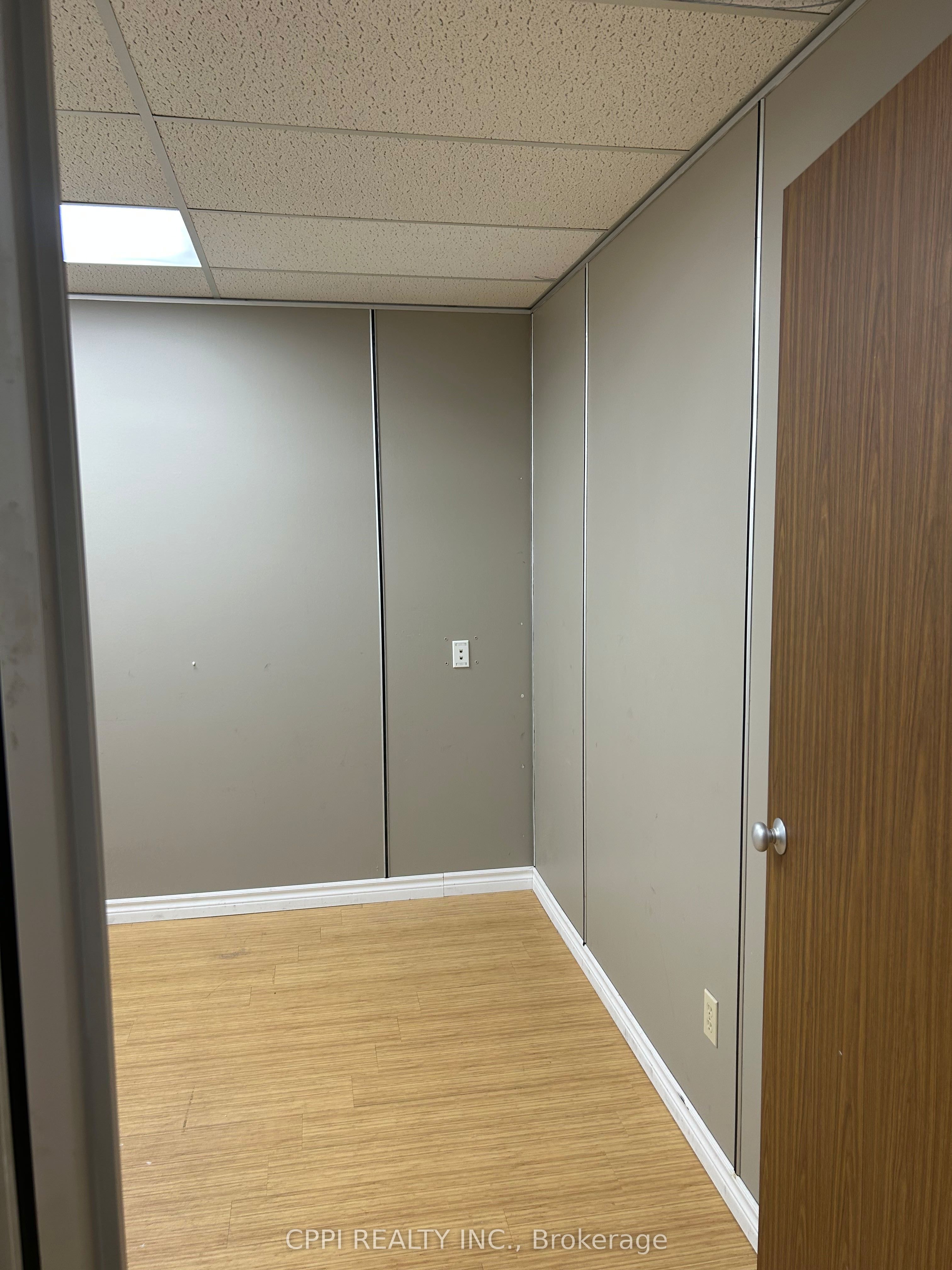 650 King Street E 208 Property Photo 10