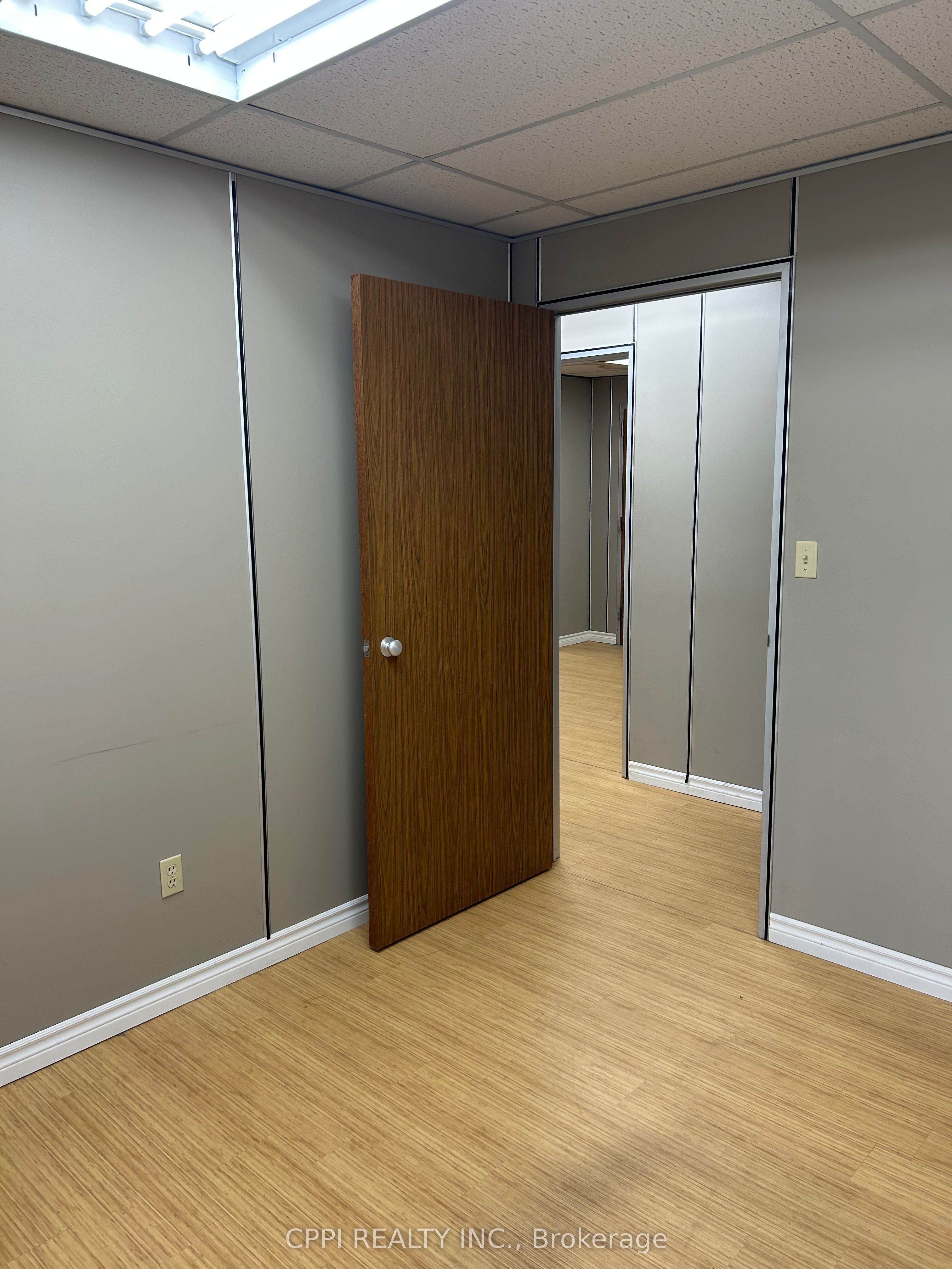 650 King Street E 208 Property Photo 16