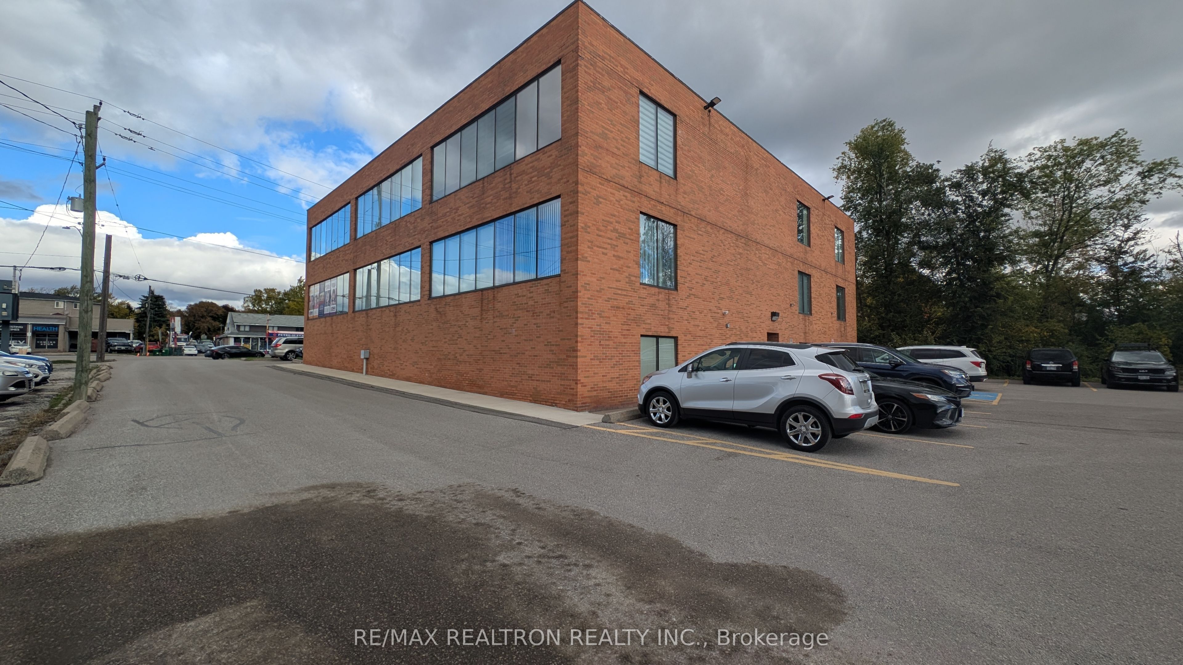 345 Kingston Road 104 Property Photo 5