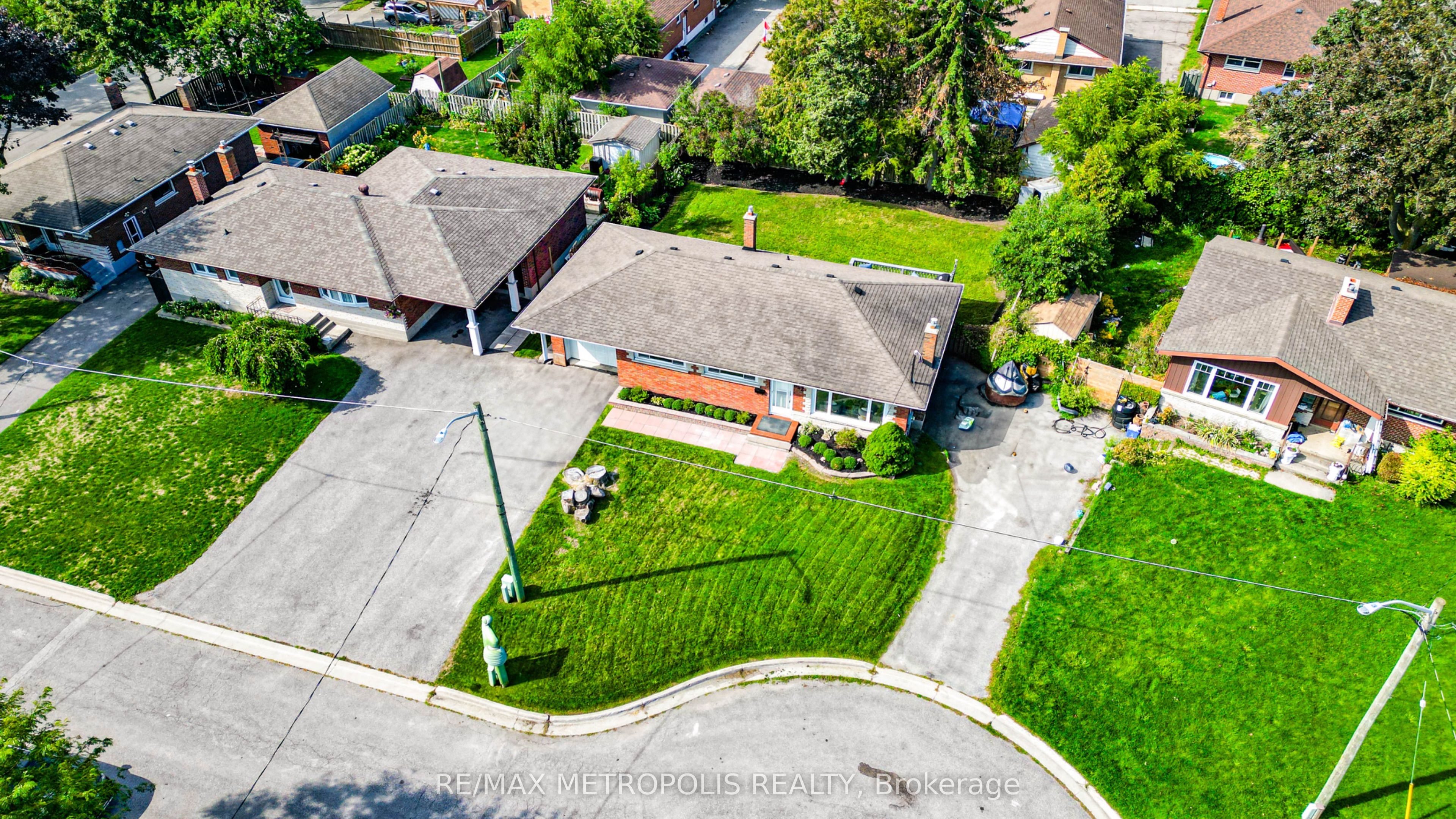 592 Carlyle Court Property Photo 3