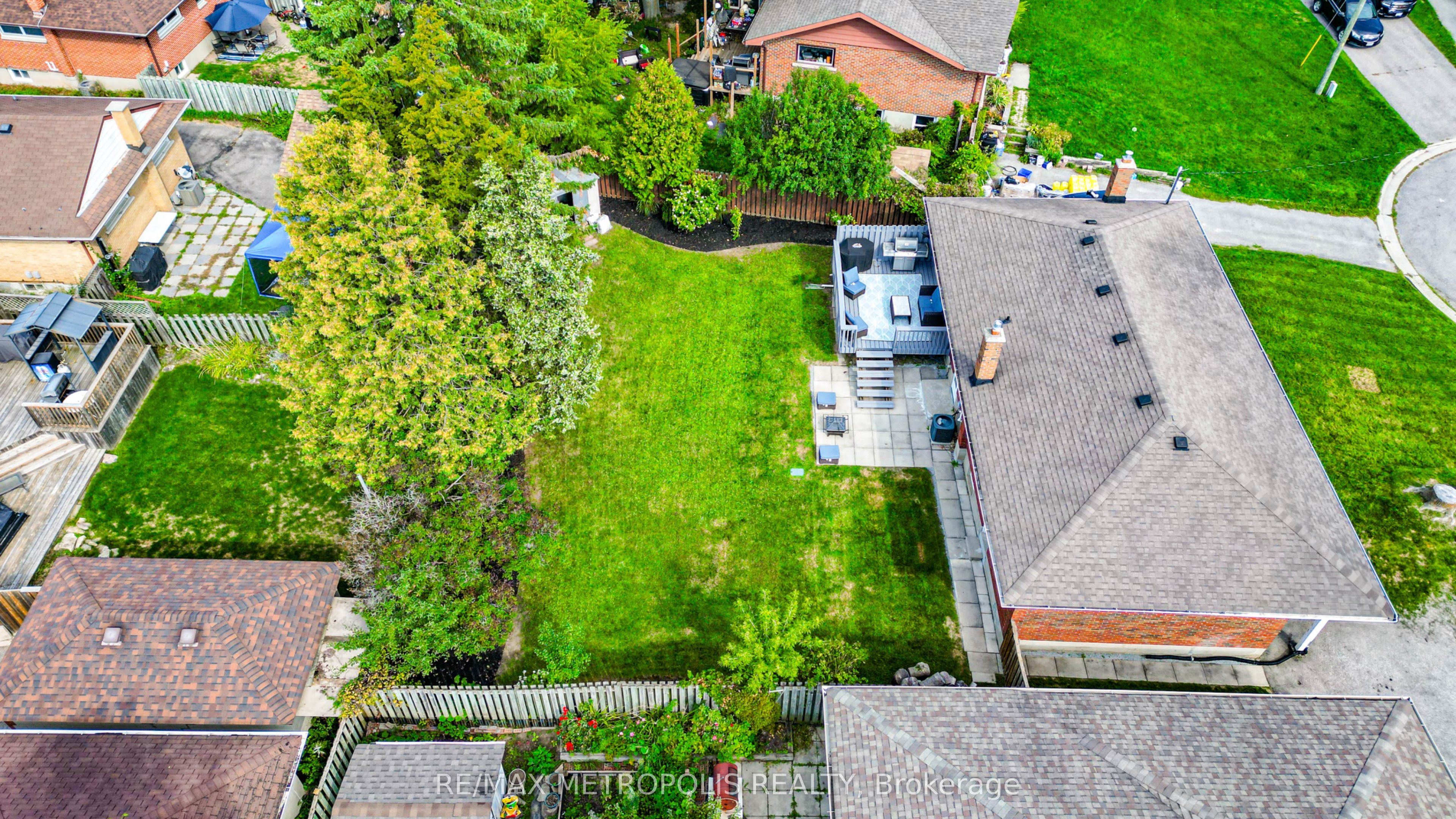 592 Carlyle Court Property Photo 6