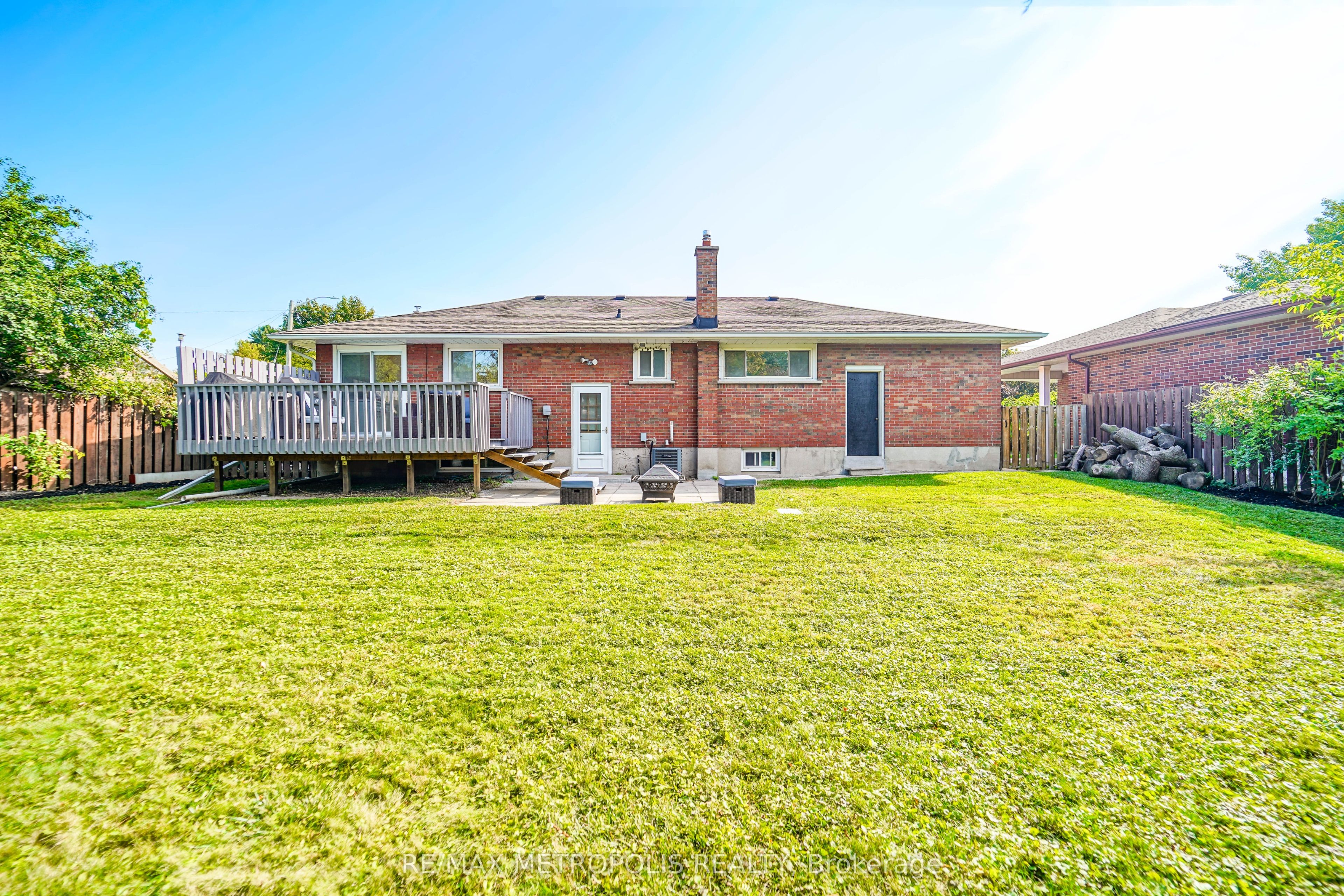 592 Carlyle Court Property Photo 12