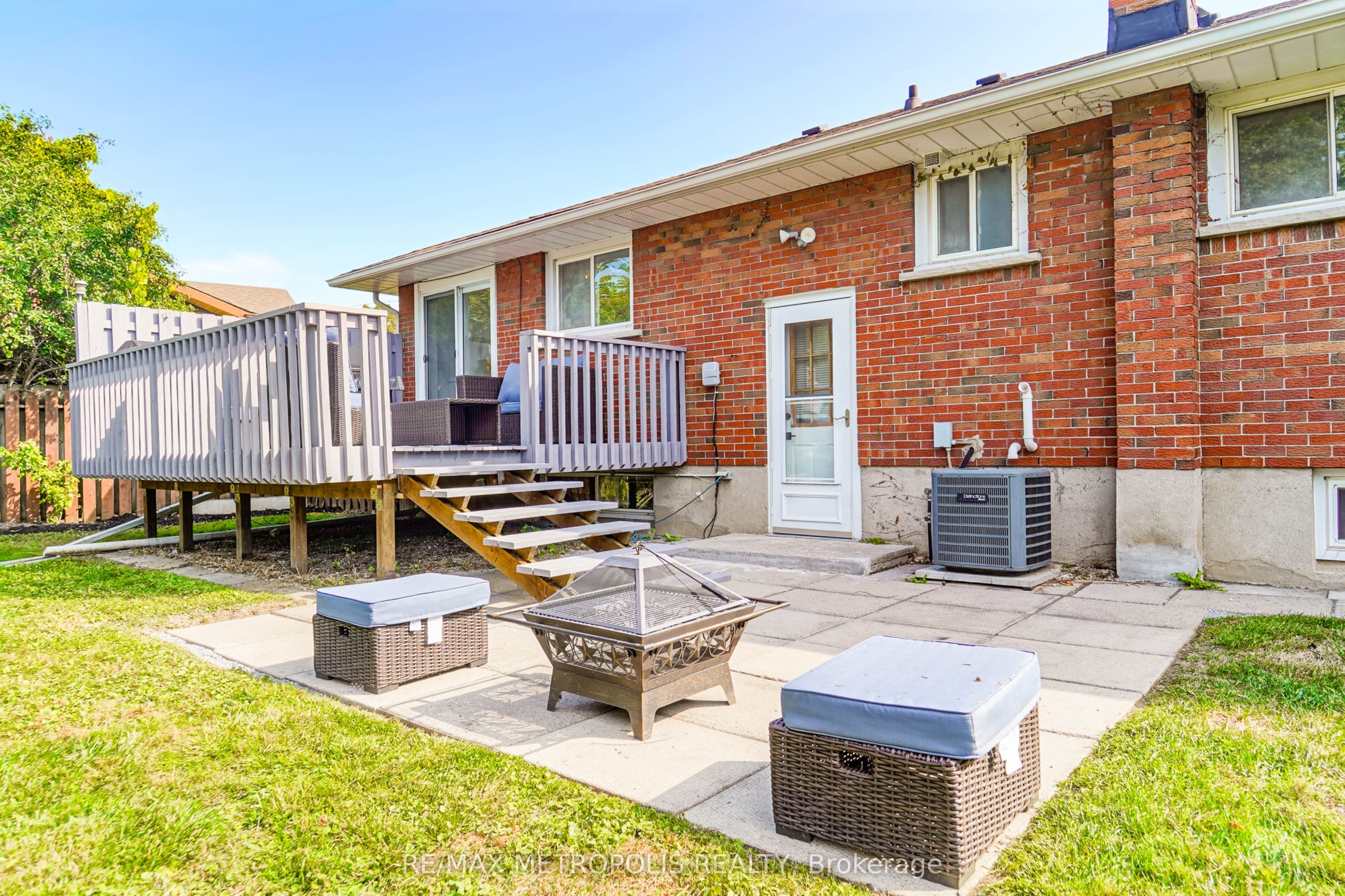 592 Carlyle Court Property Photo 13