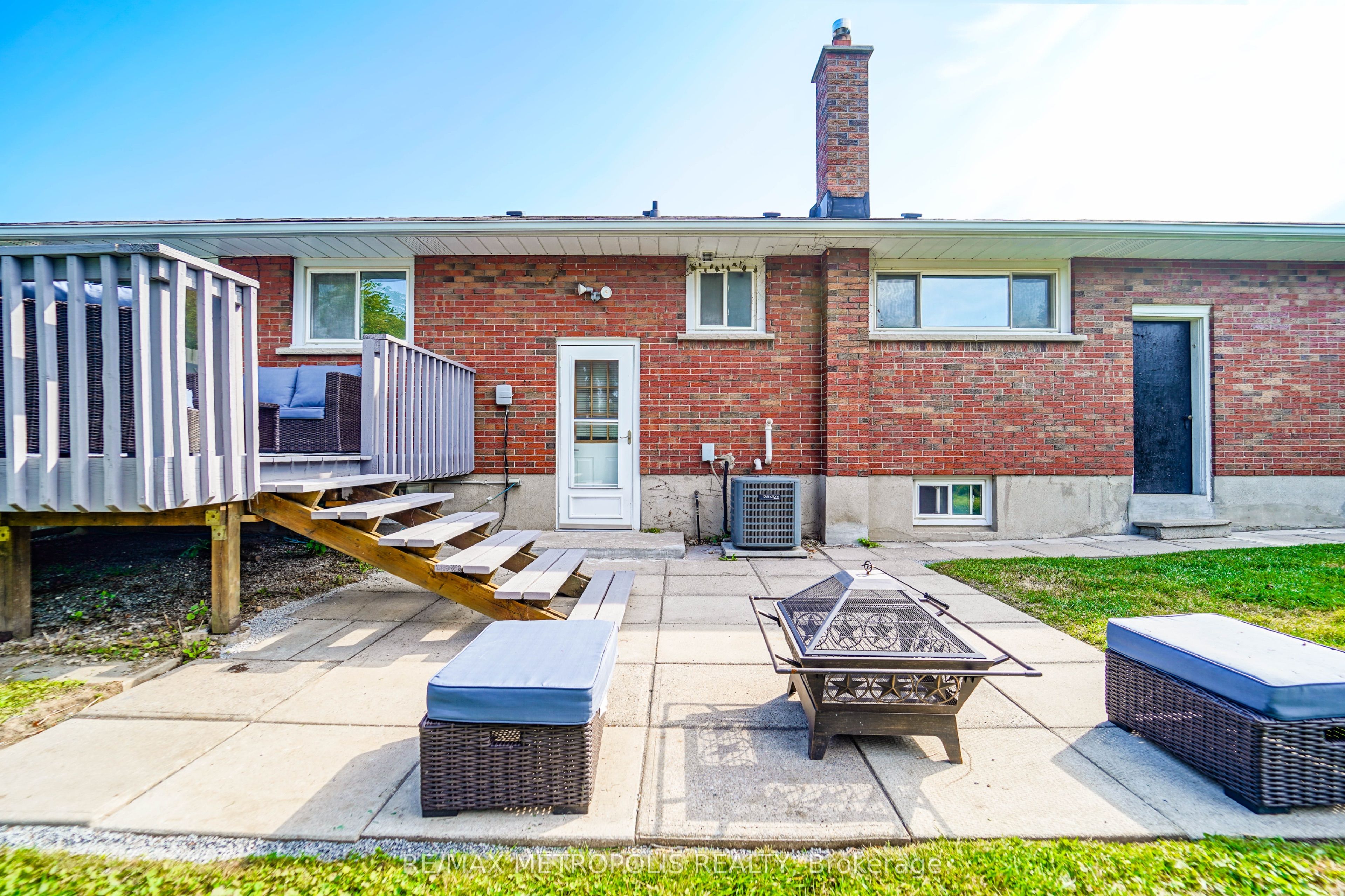 592 Carlyle Court Property Photo 15