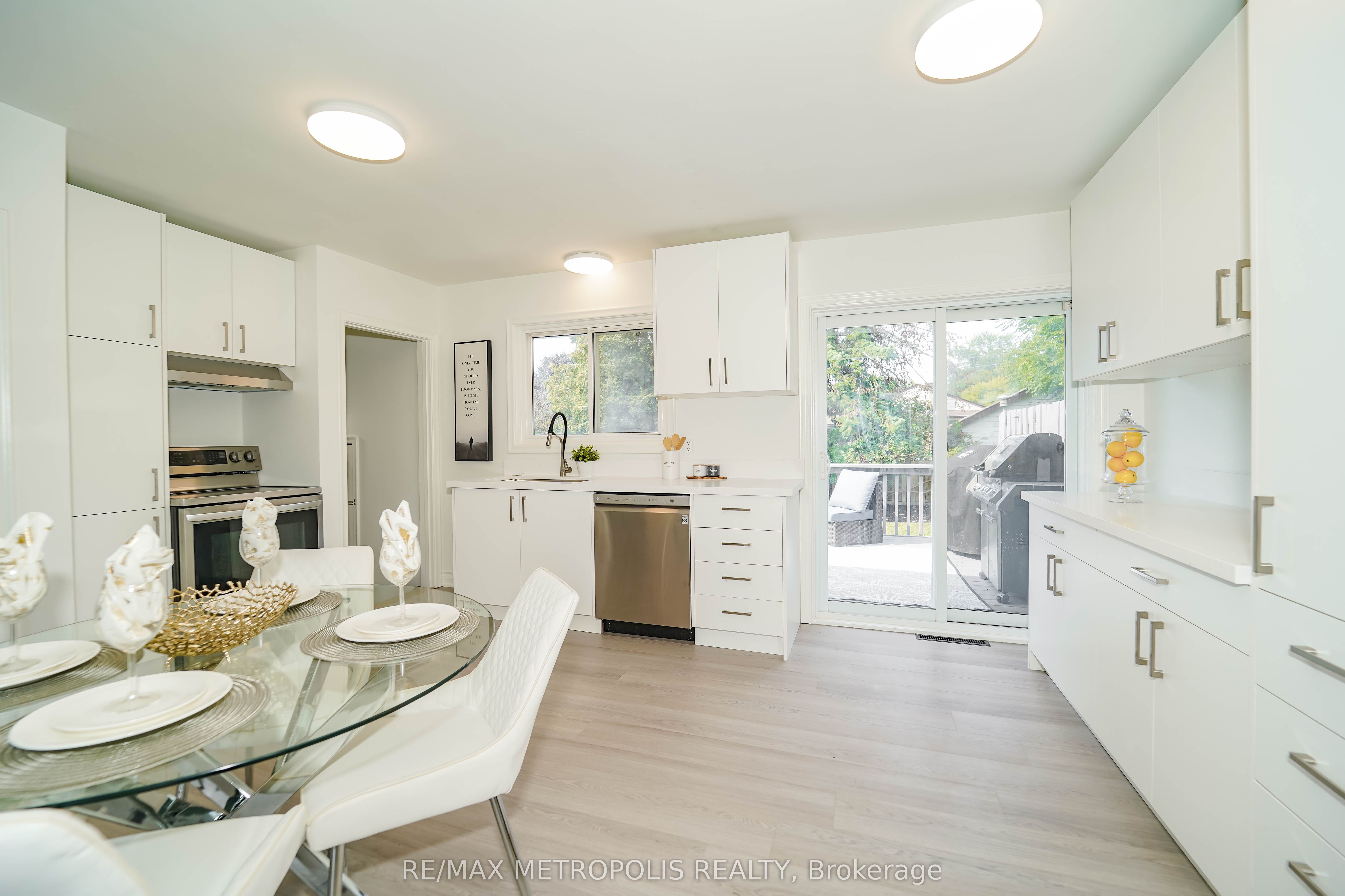 592 Carlyle Court Property Photo 23