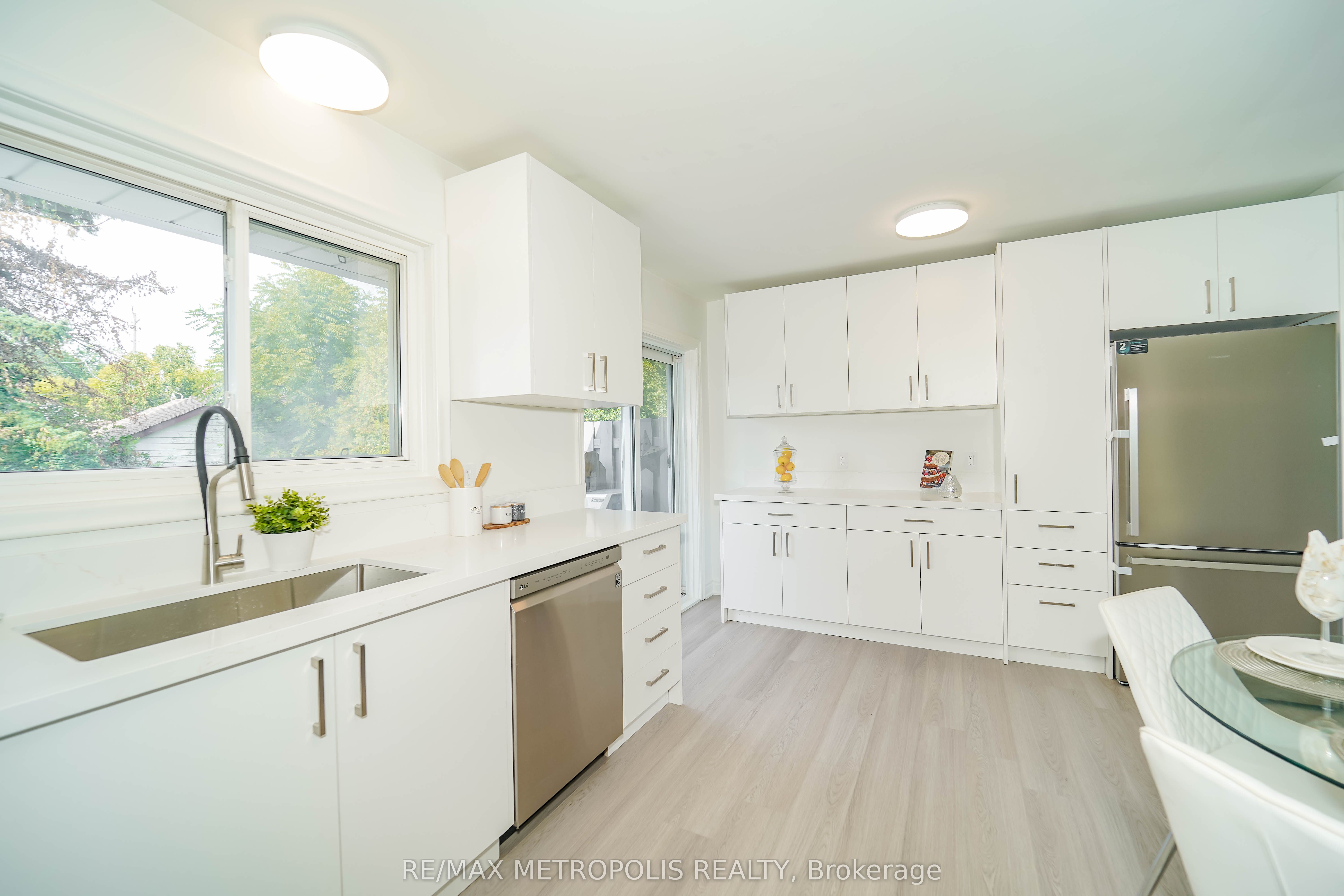 592 Carlyle Court Property Photo 25