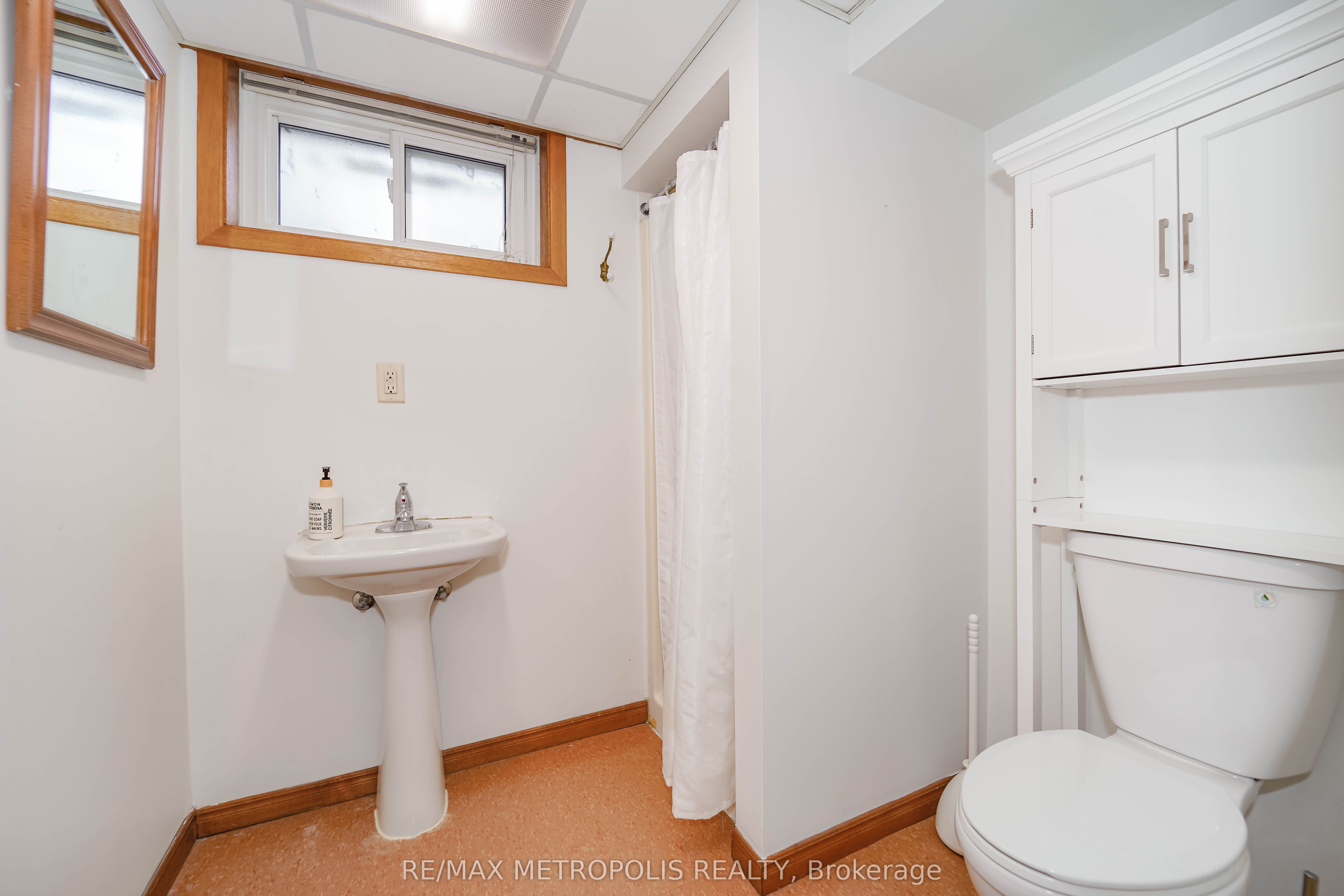 592 Carlyle Court Property Photo 39