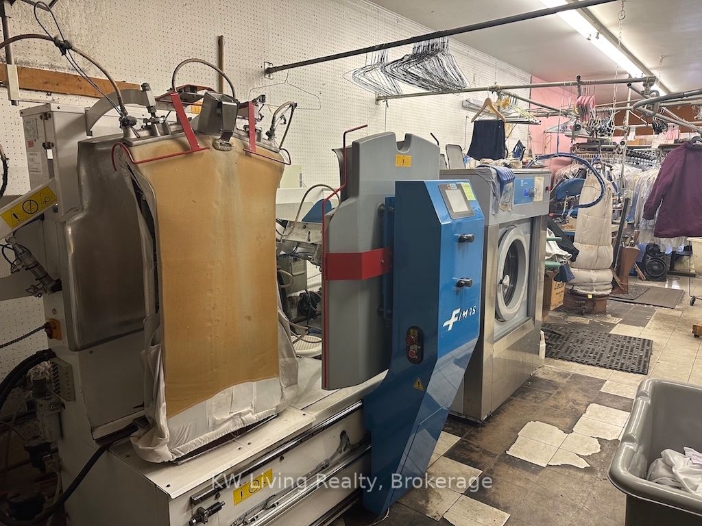 1581 Ellesmere Road Property Photo 9