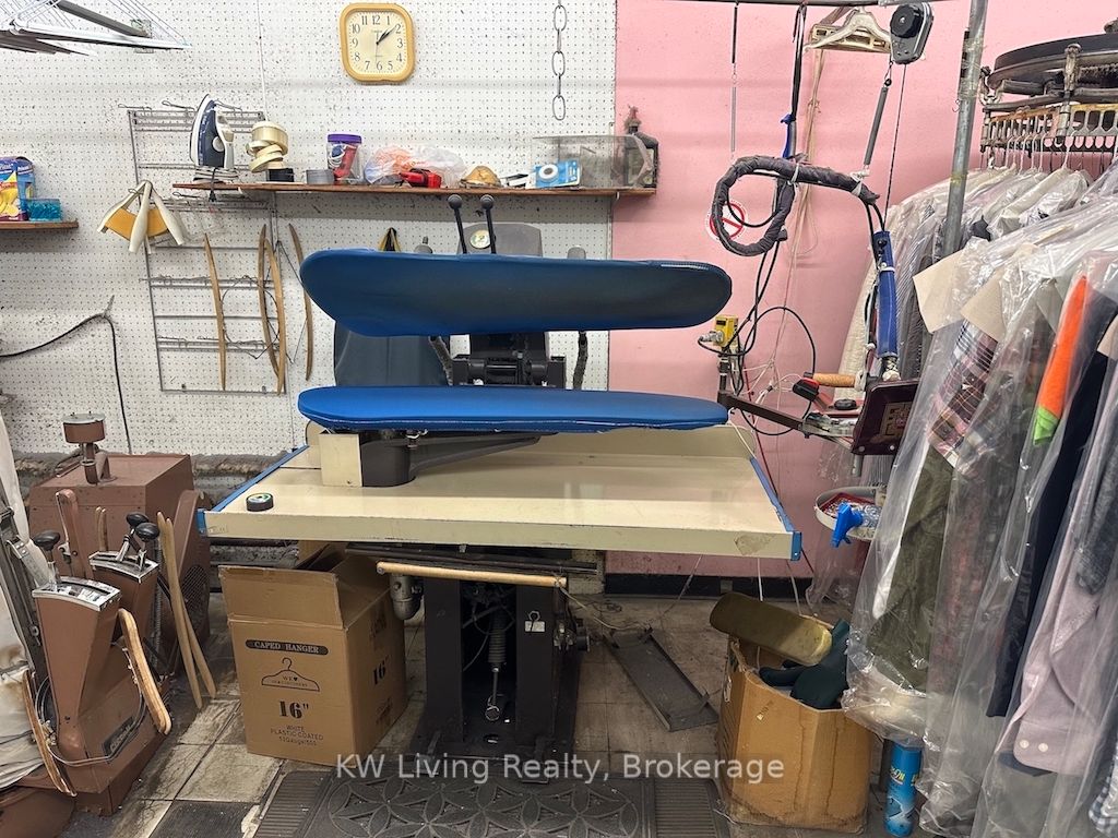 1581 Ellesmere Road Property Photo 11