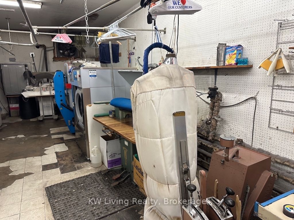 1581 Ellesmere Road Property Photo 12