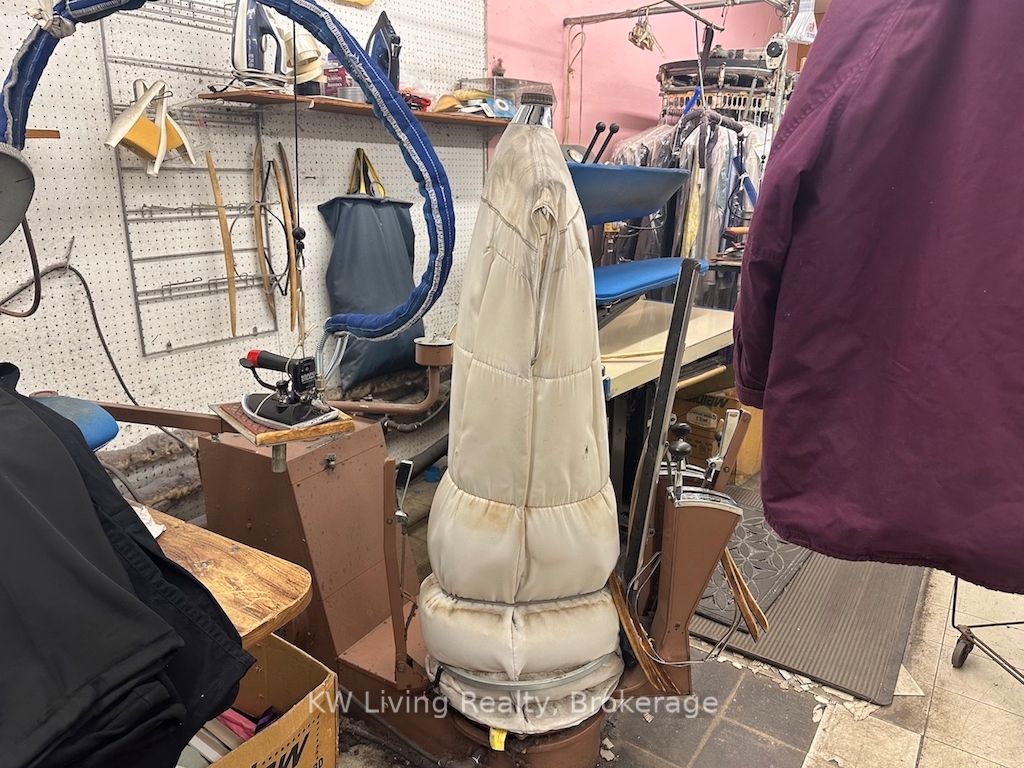 1581 Ellesmere Road Property Photo 14