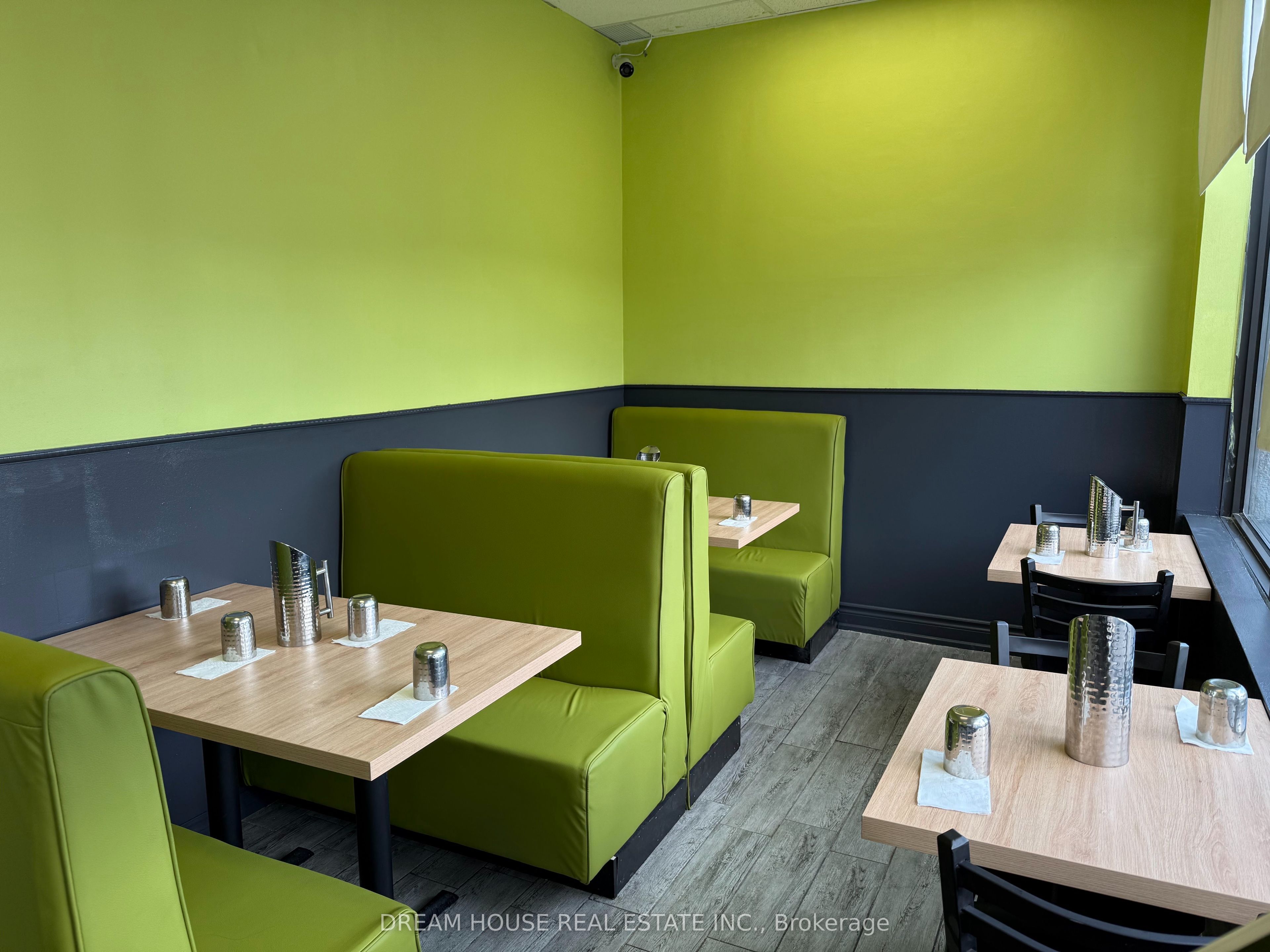 1960 Lawrence Avenue E 14a Property Photo 1