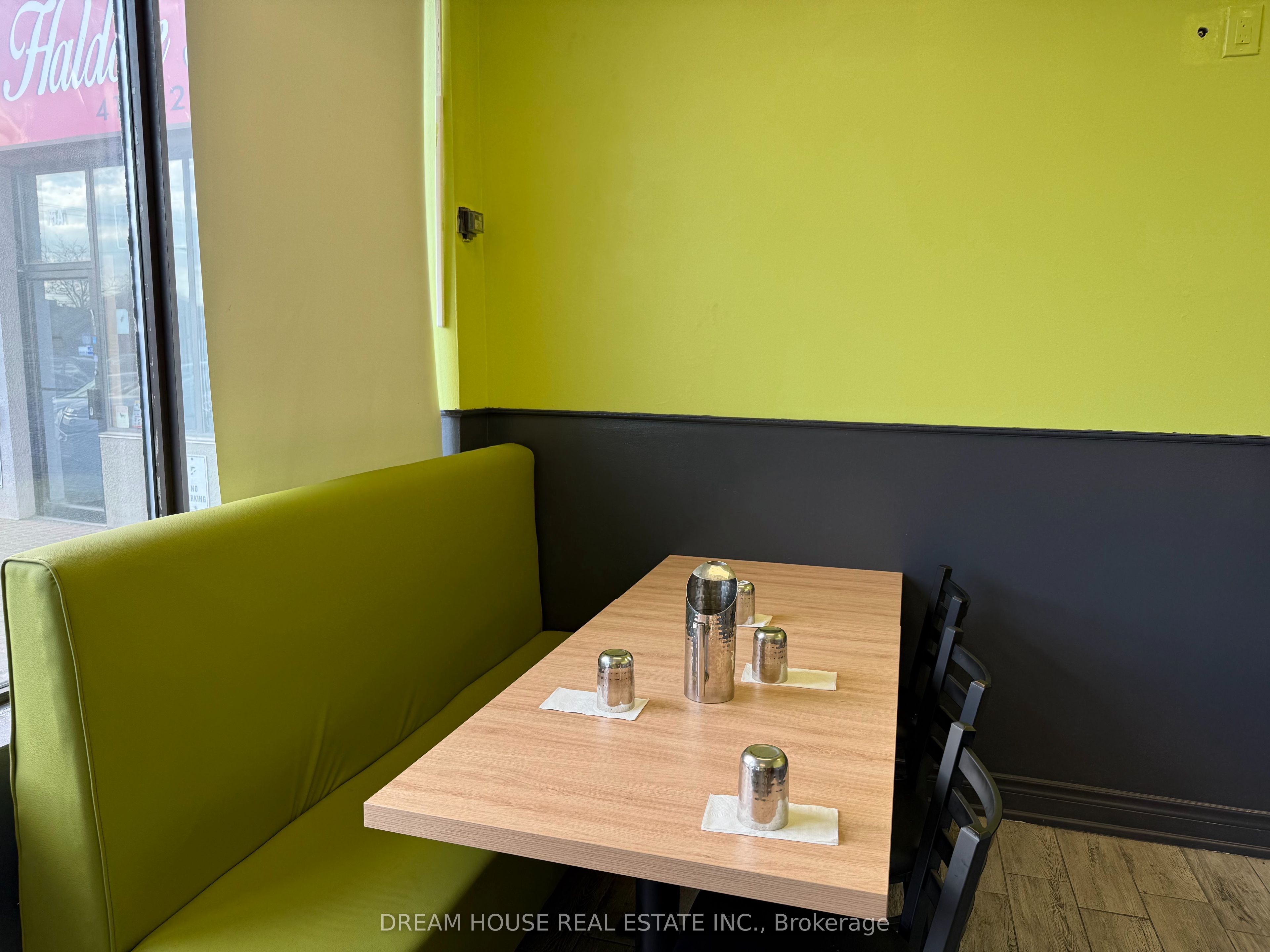 1960 Lawrence Avenue E 14a Property Photo 2