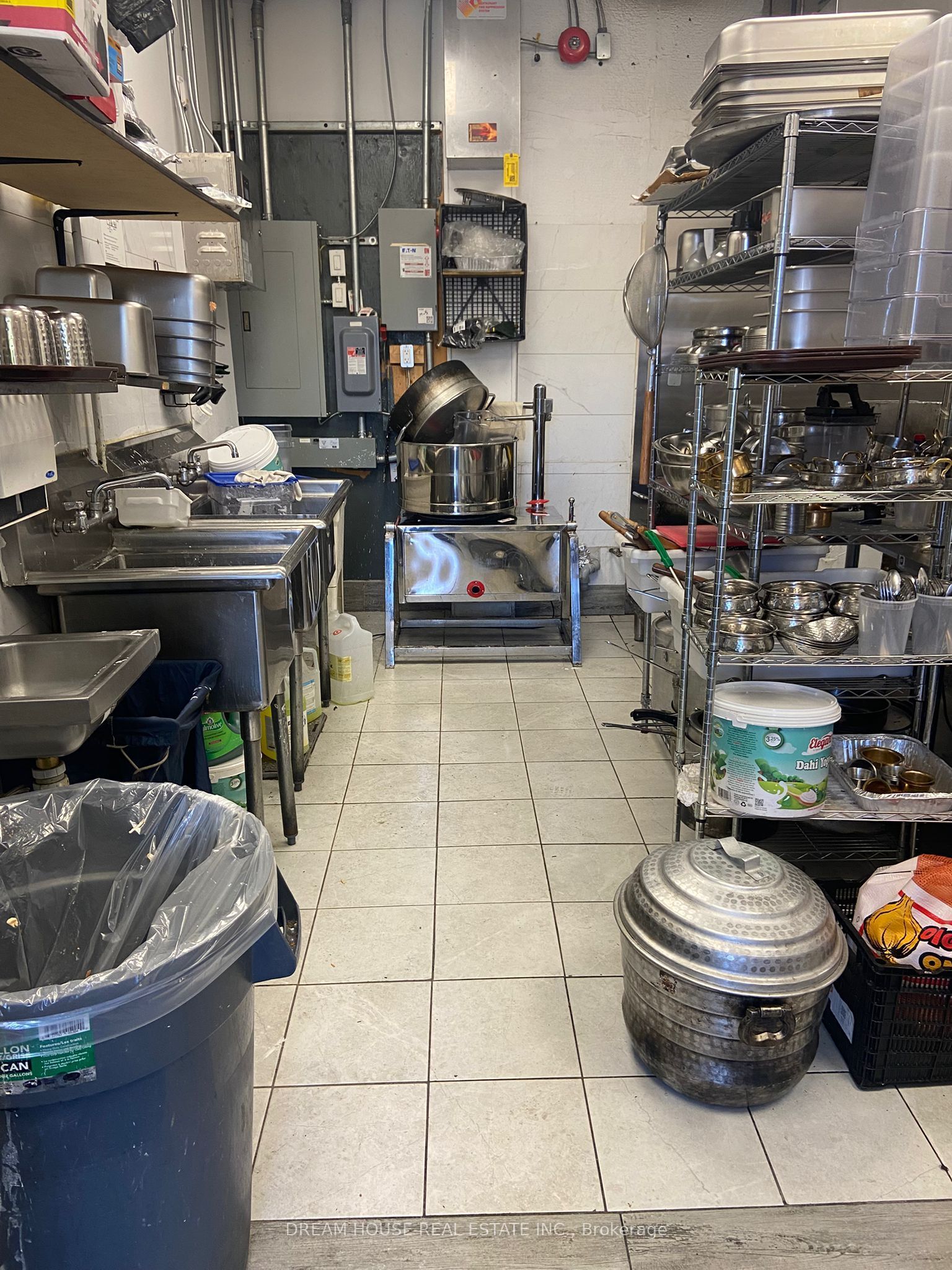 1960 Lawrence Avenue E 14a Property Photo 4