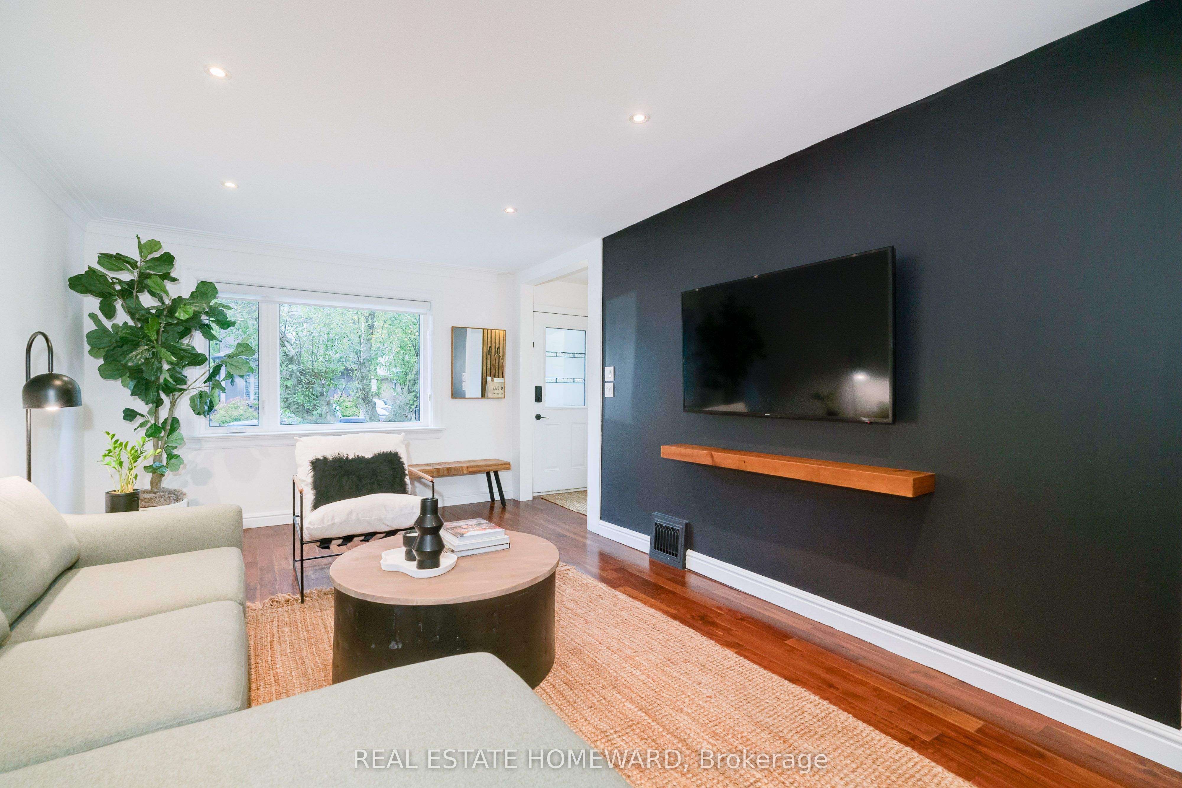 10 Norlong Boulevard Property Photo 8