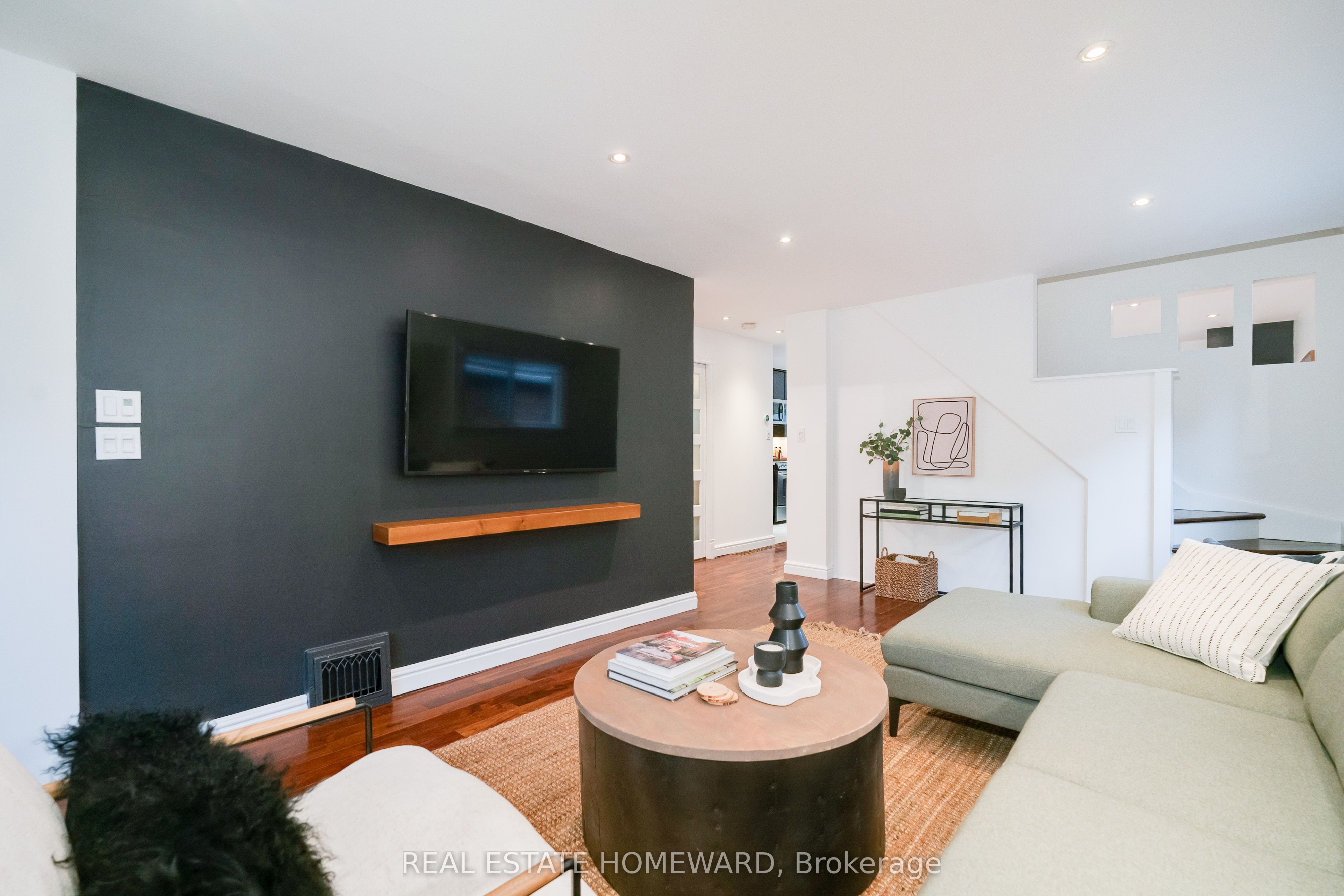 10 Norlong Boulevard Property Photo 10