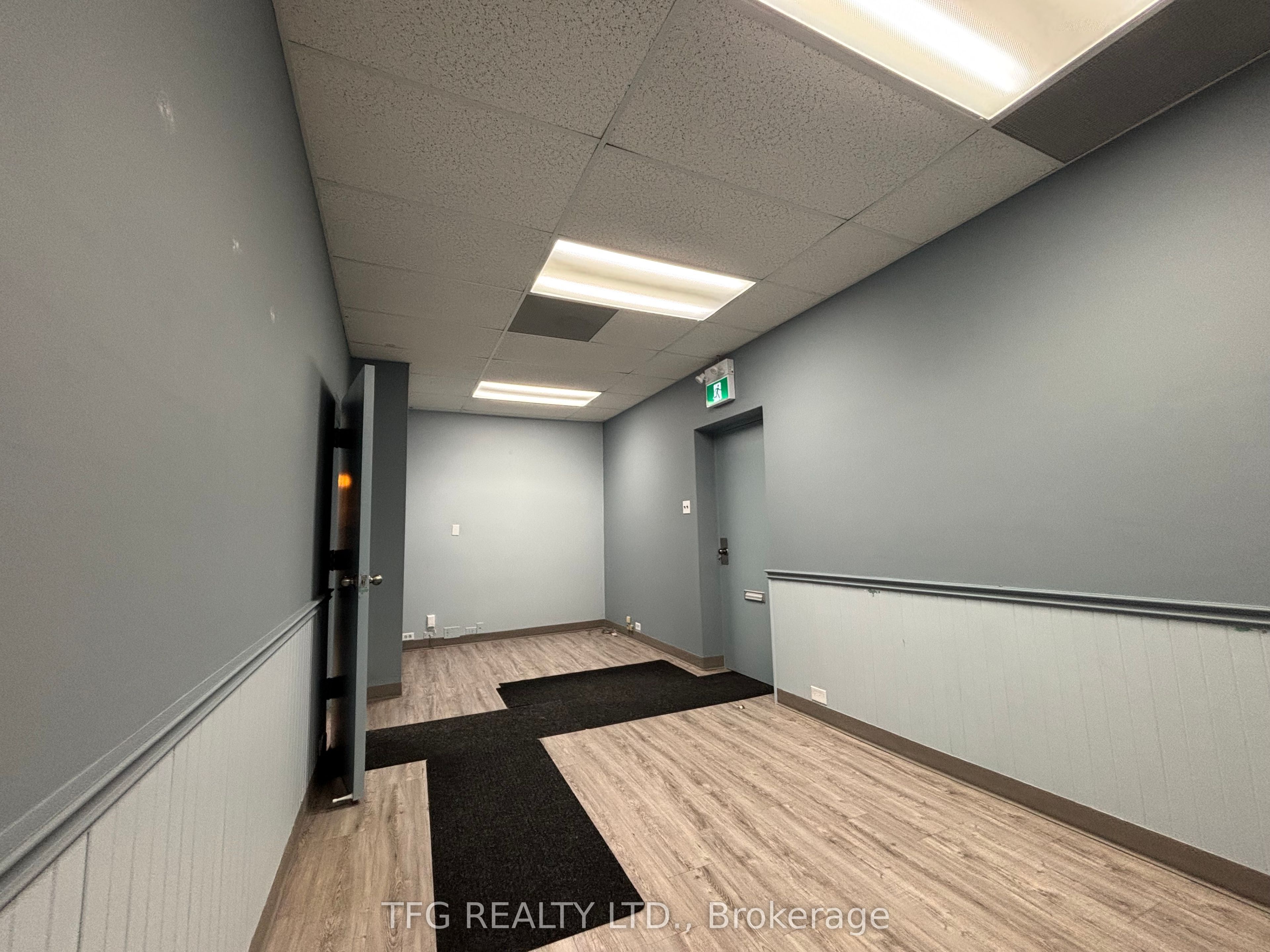 300 King St W Property Photo 2