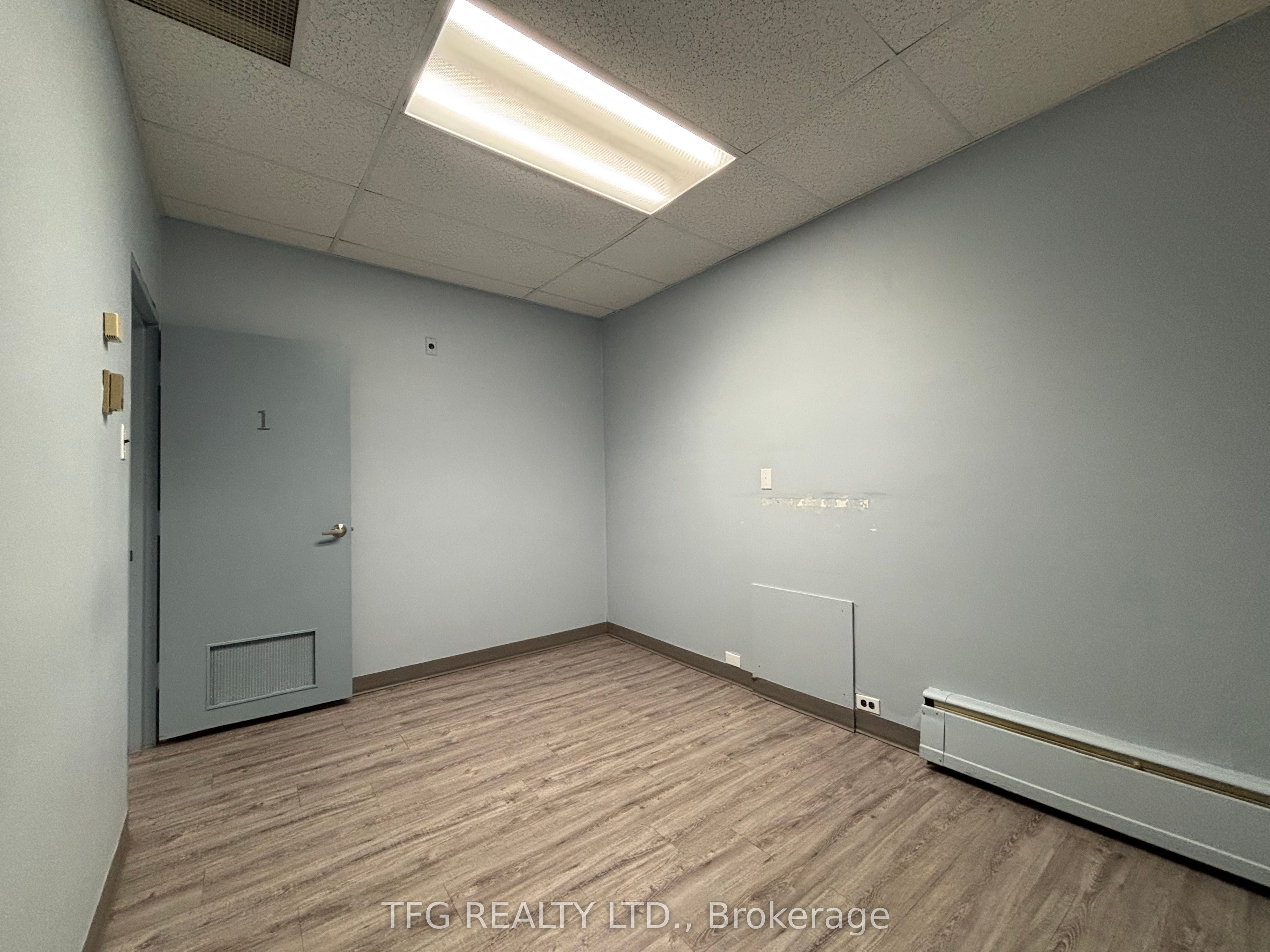 300 King St W Property Photo 5