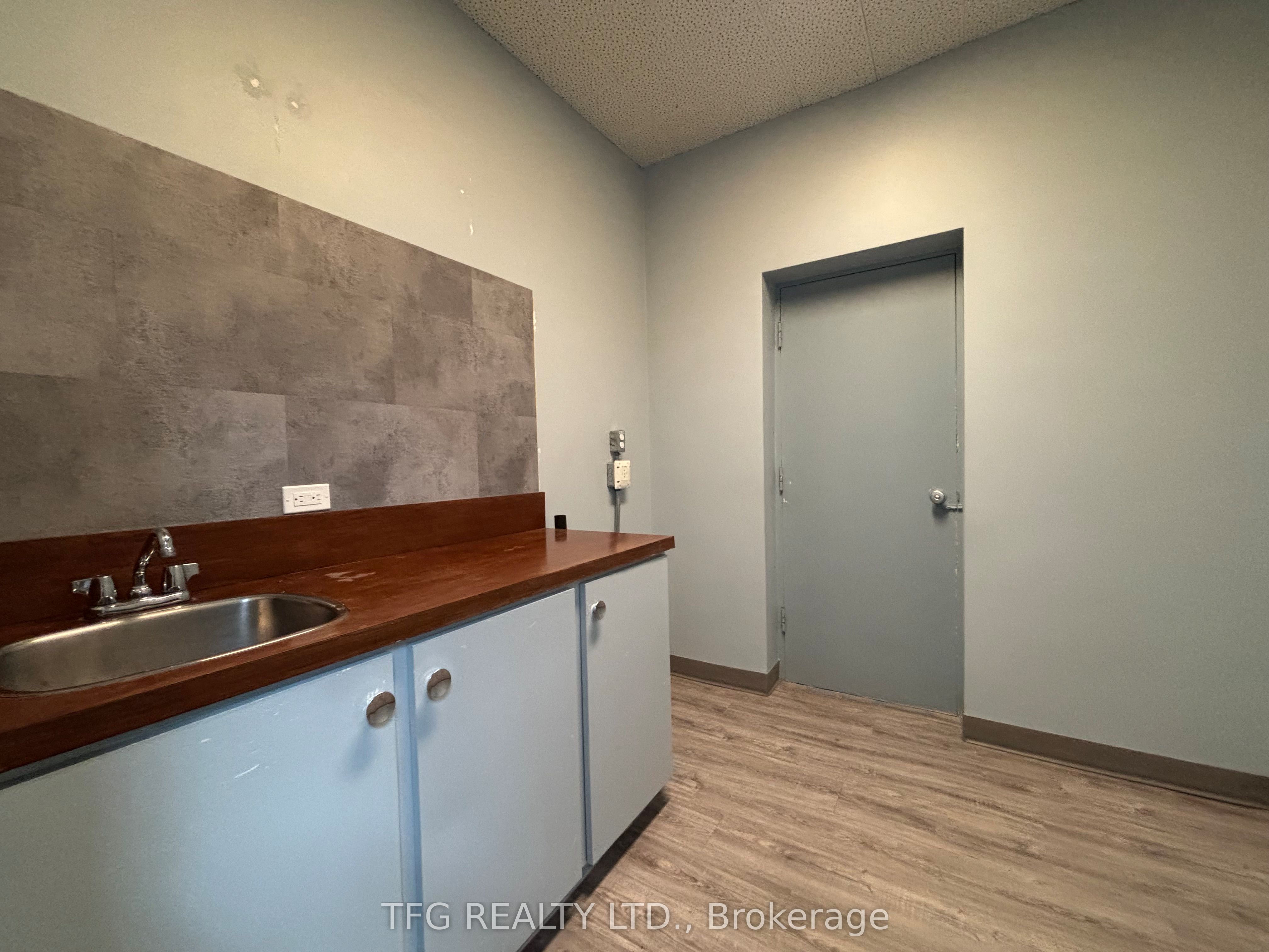 300 King St W Property Photo 13