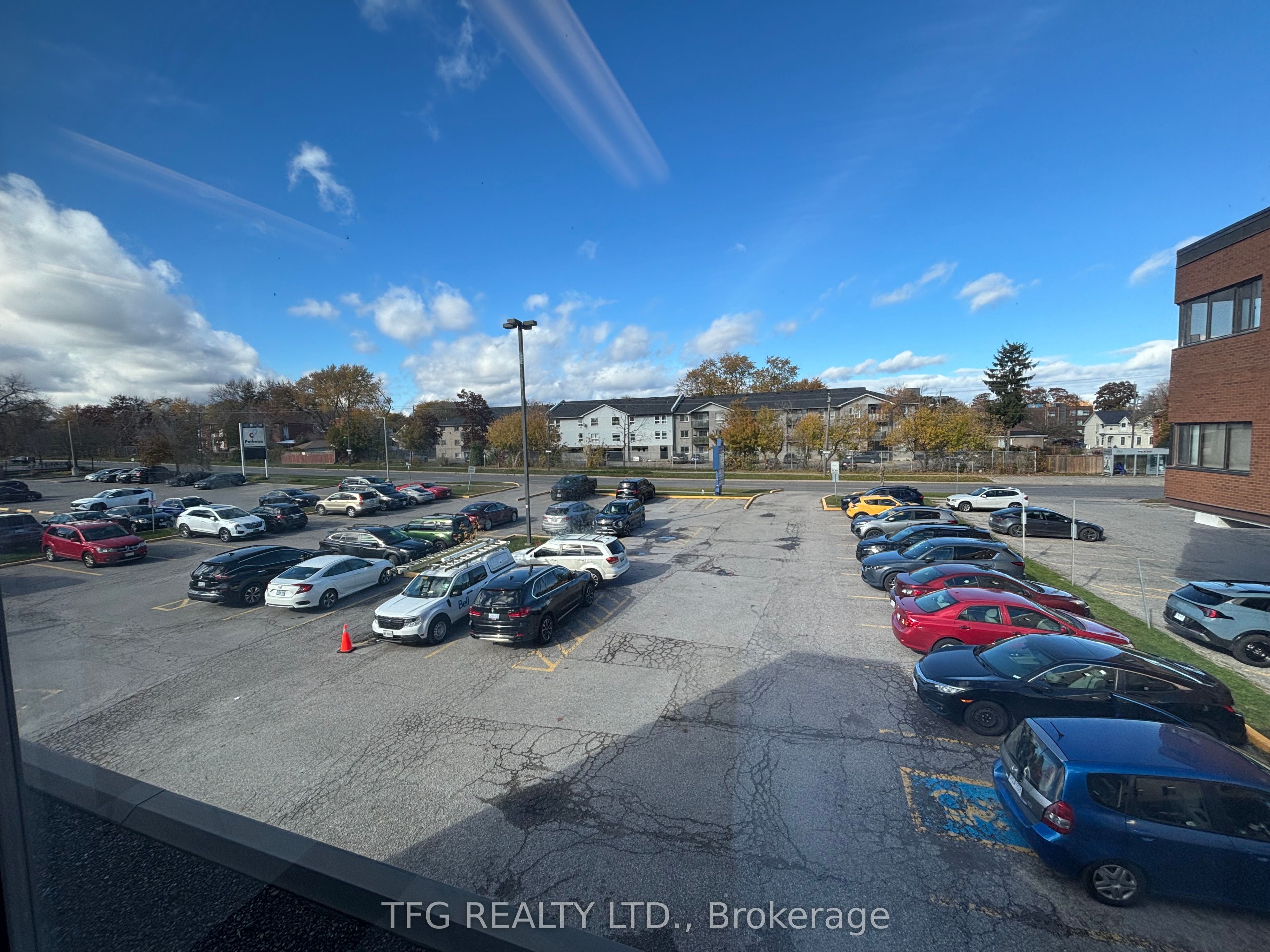 300 King St W Property Photo 15