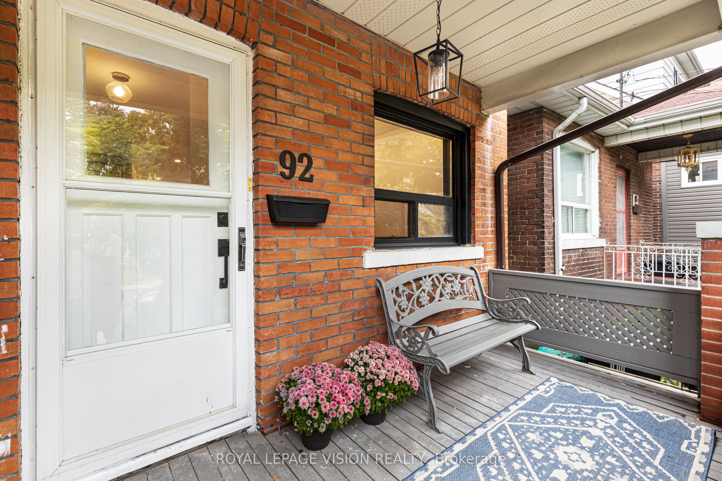 92 Bastedo Avenue Property Photo 1