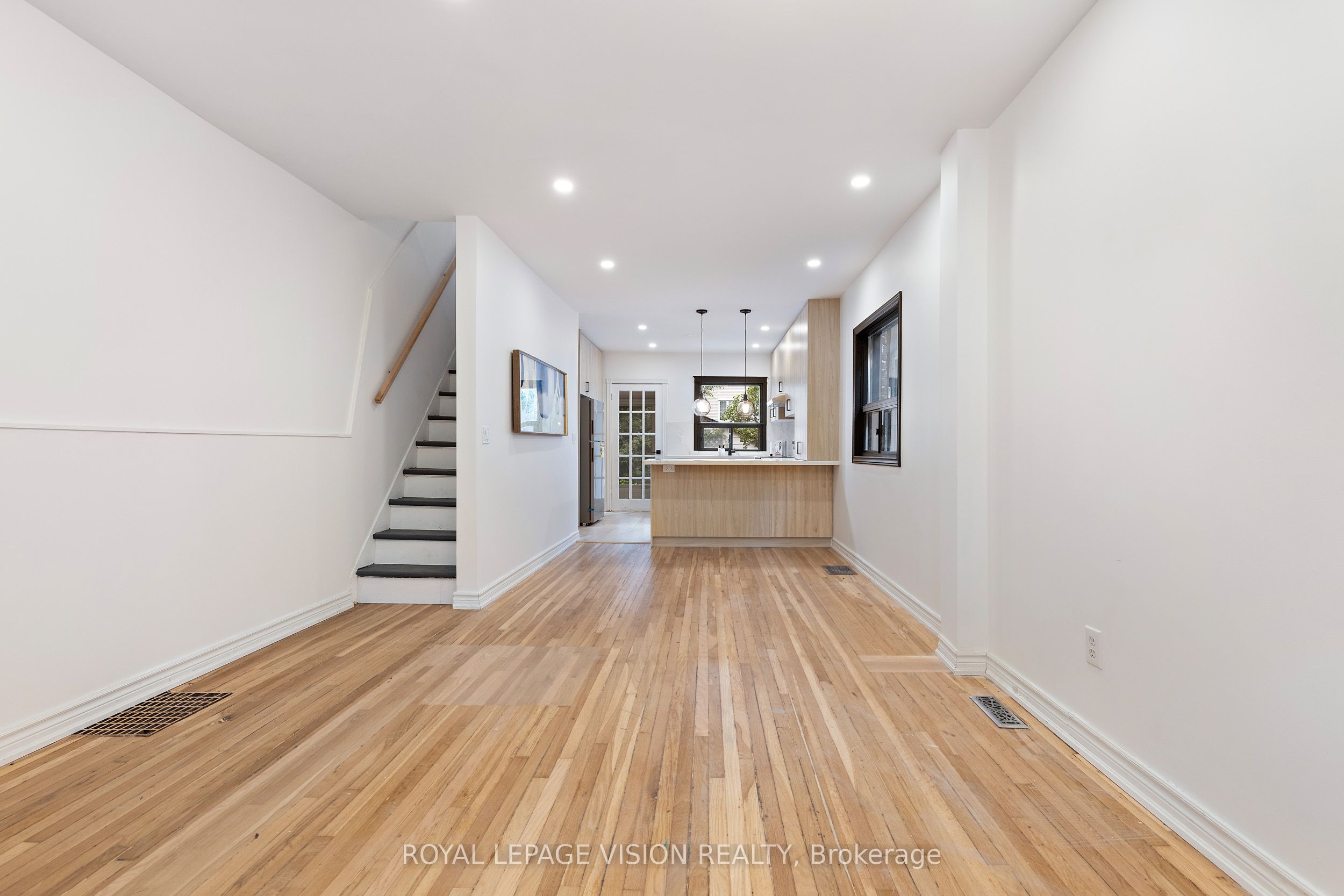 92 Bastedo Avenue Property Photo 5