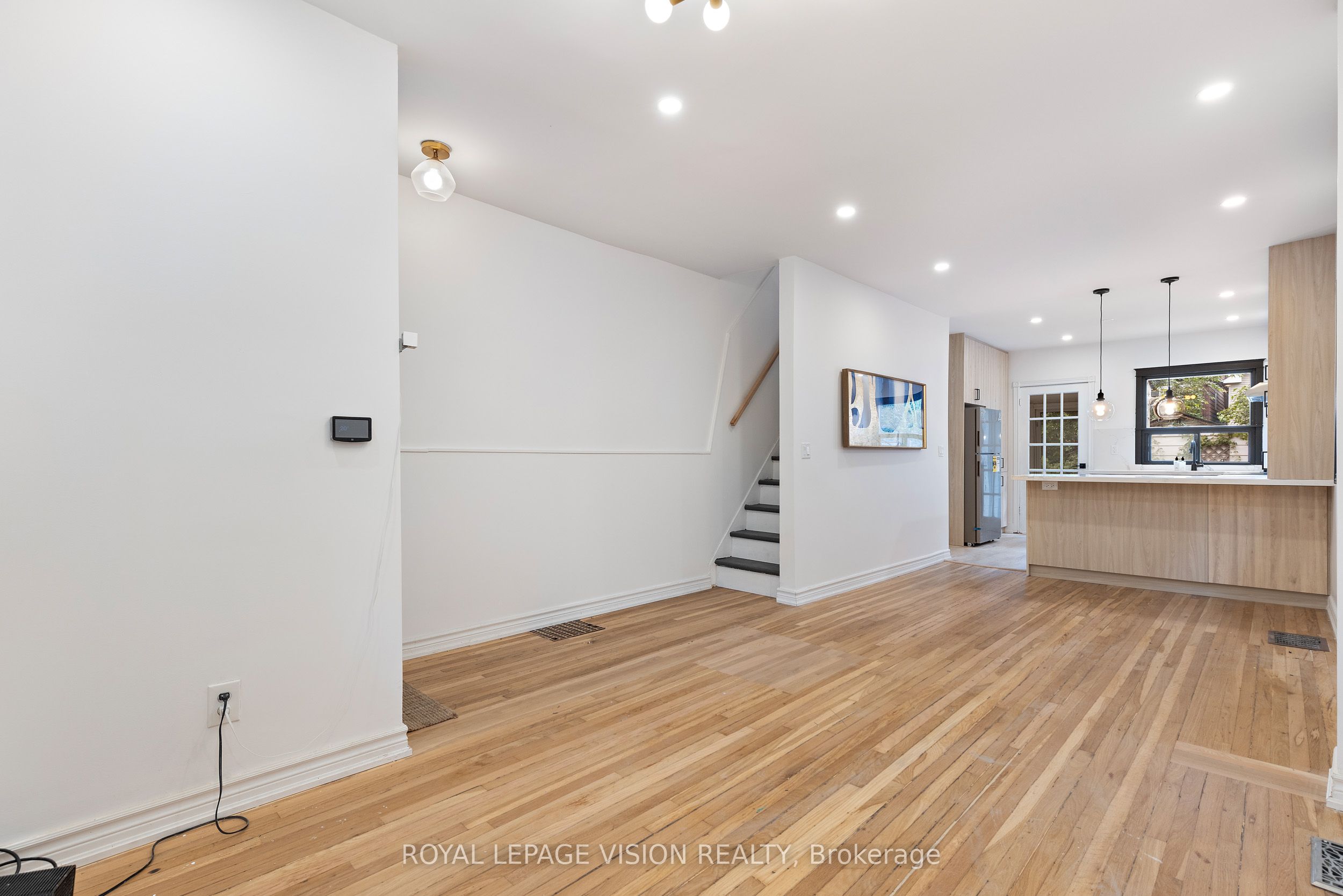 92 Bastedo Avenue Property Photo 6