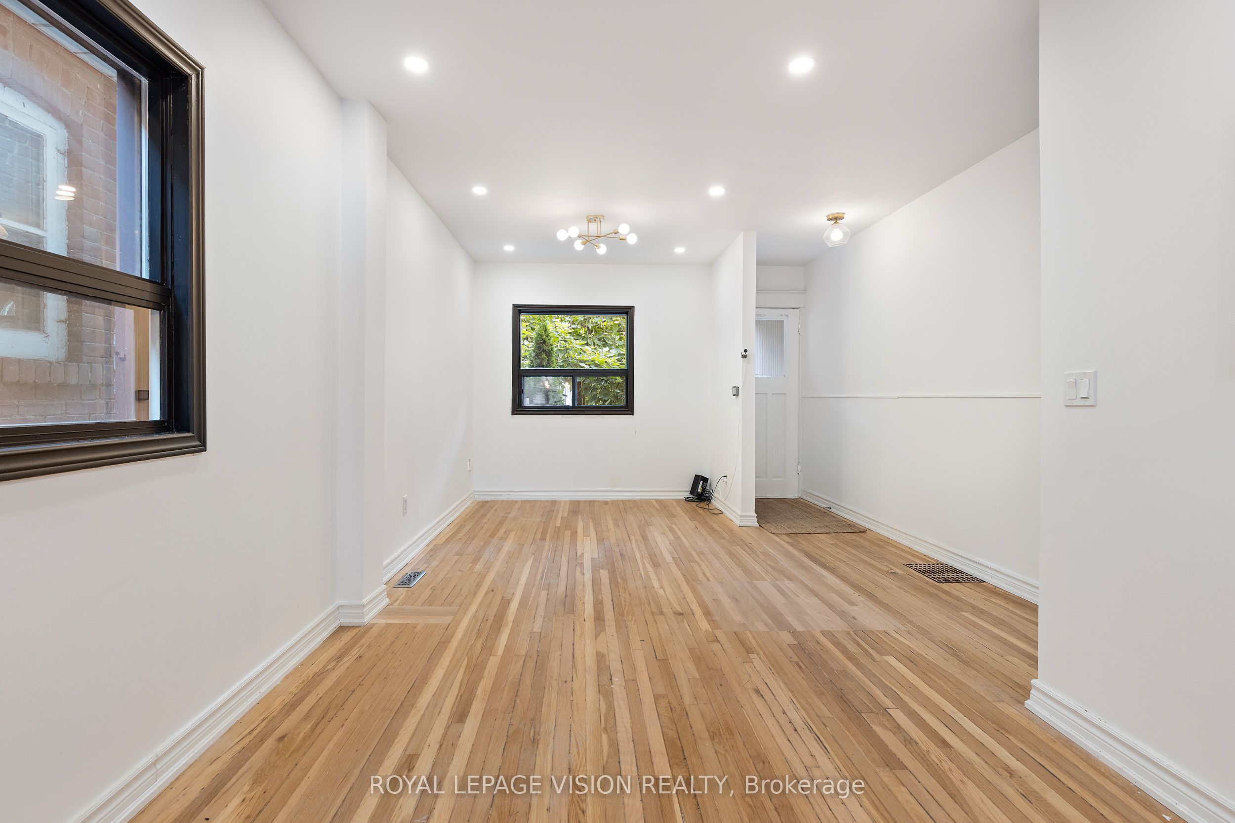 92 Bastedo Avenue Property Photo 7