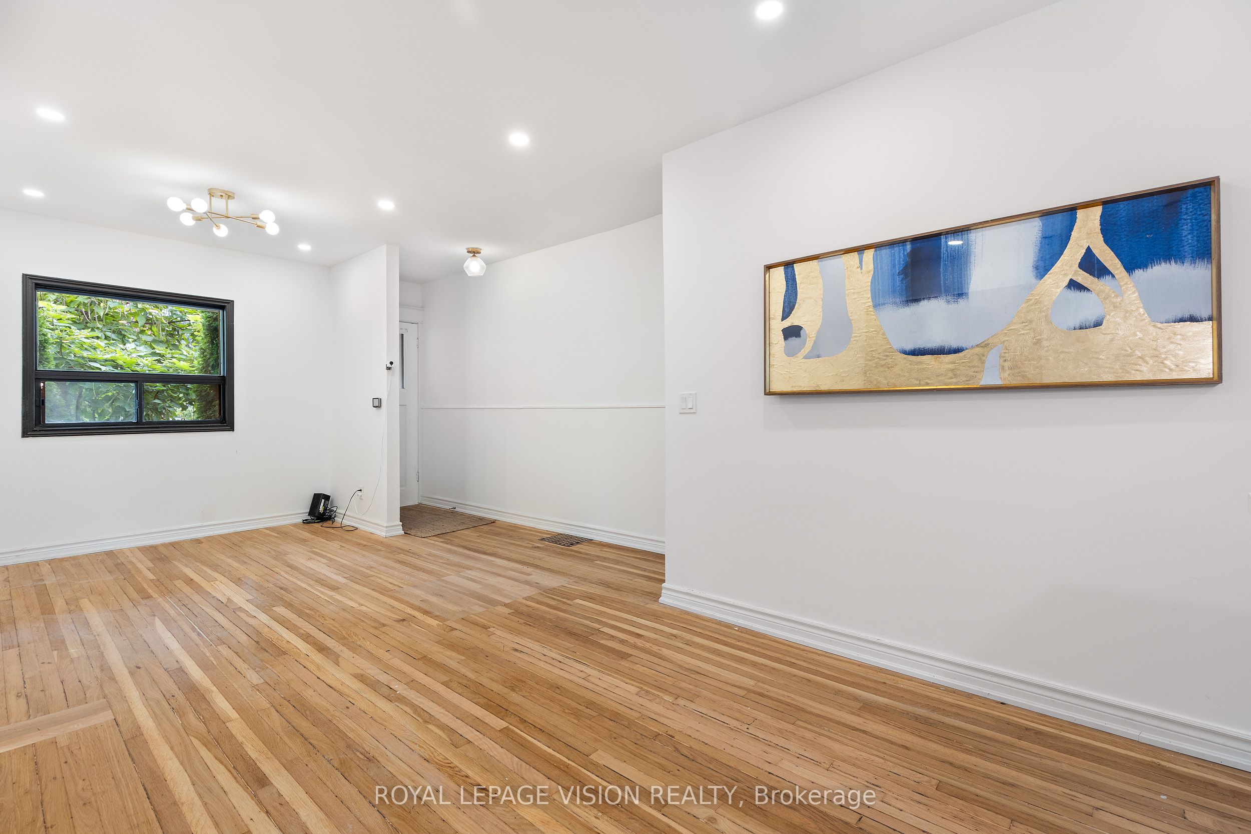 92 Bastedo Avenue Property Photo 8