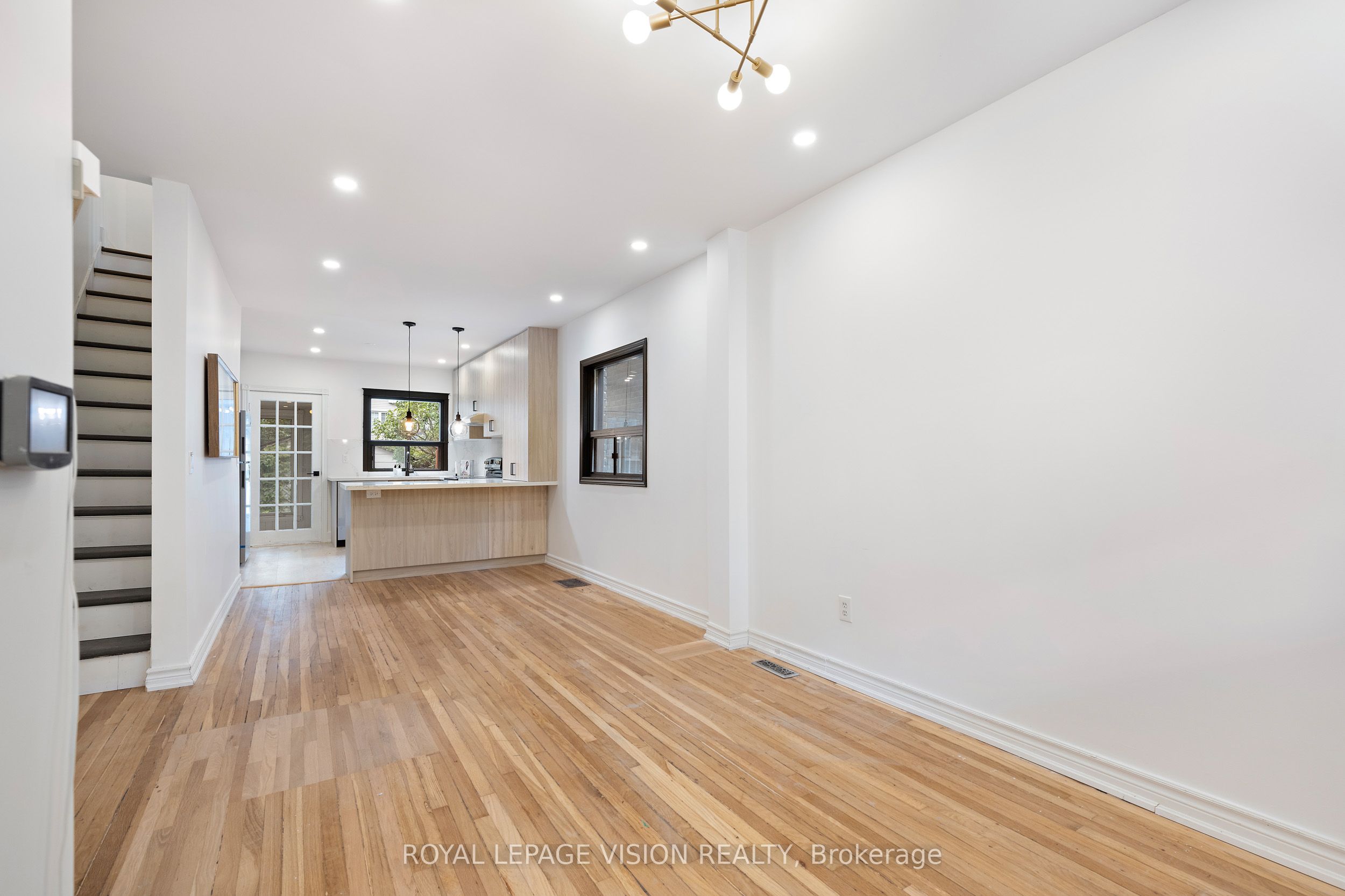 92 Bastedo Avenue Property Photo 9